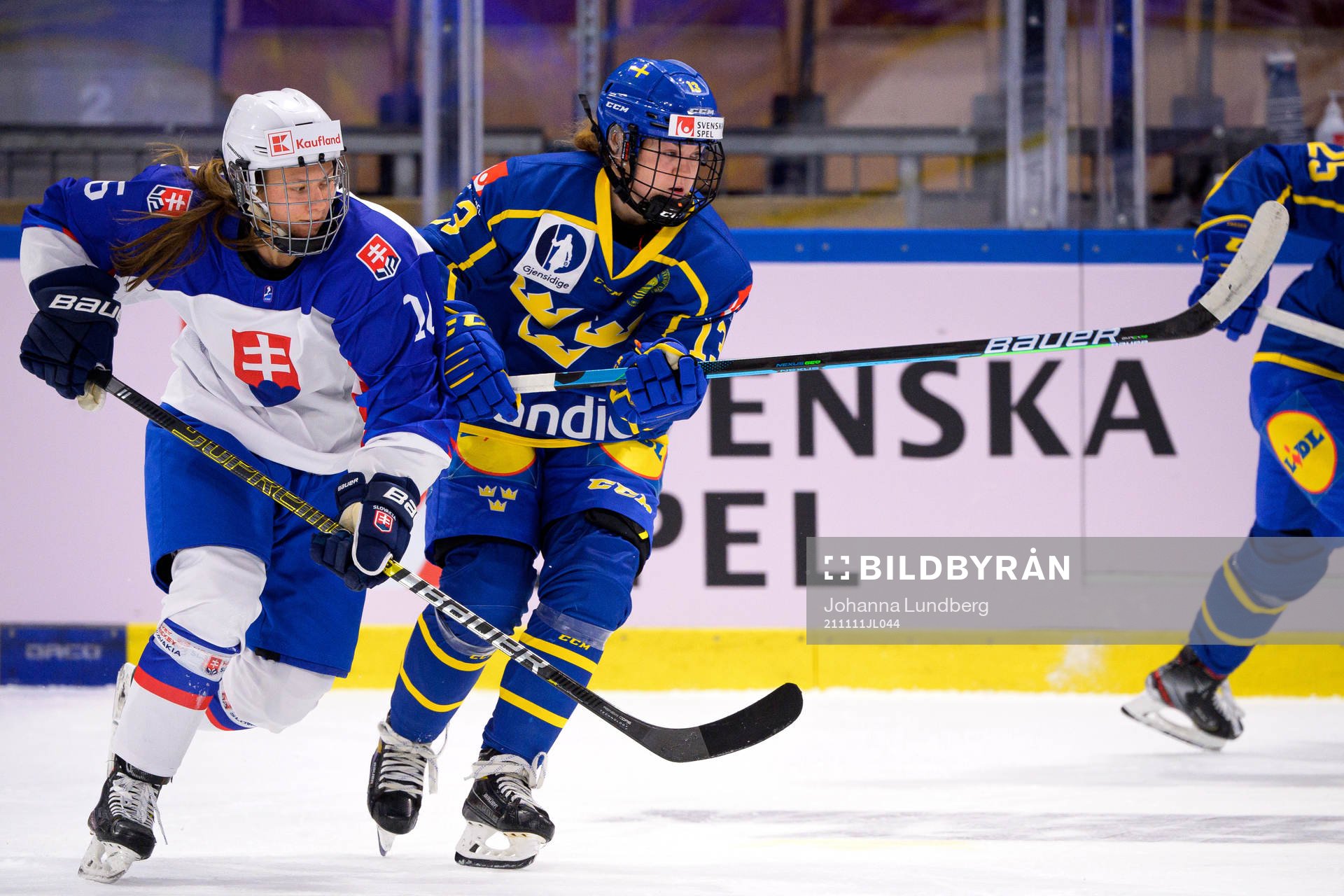Tatiana Korenkova of Slovakia and Emma Muren of Sweden