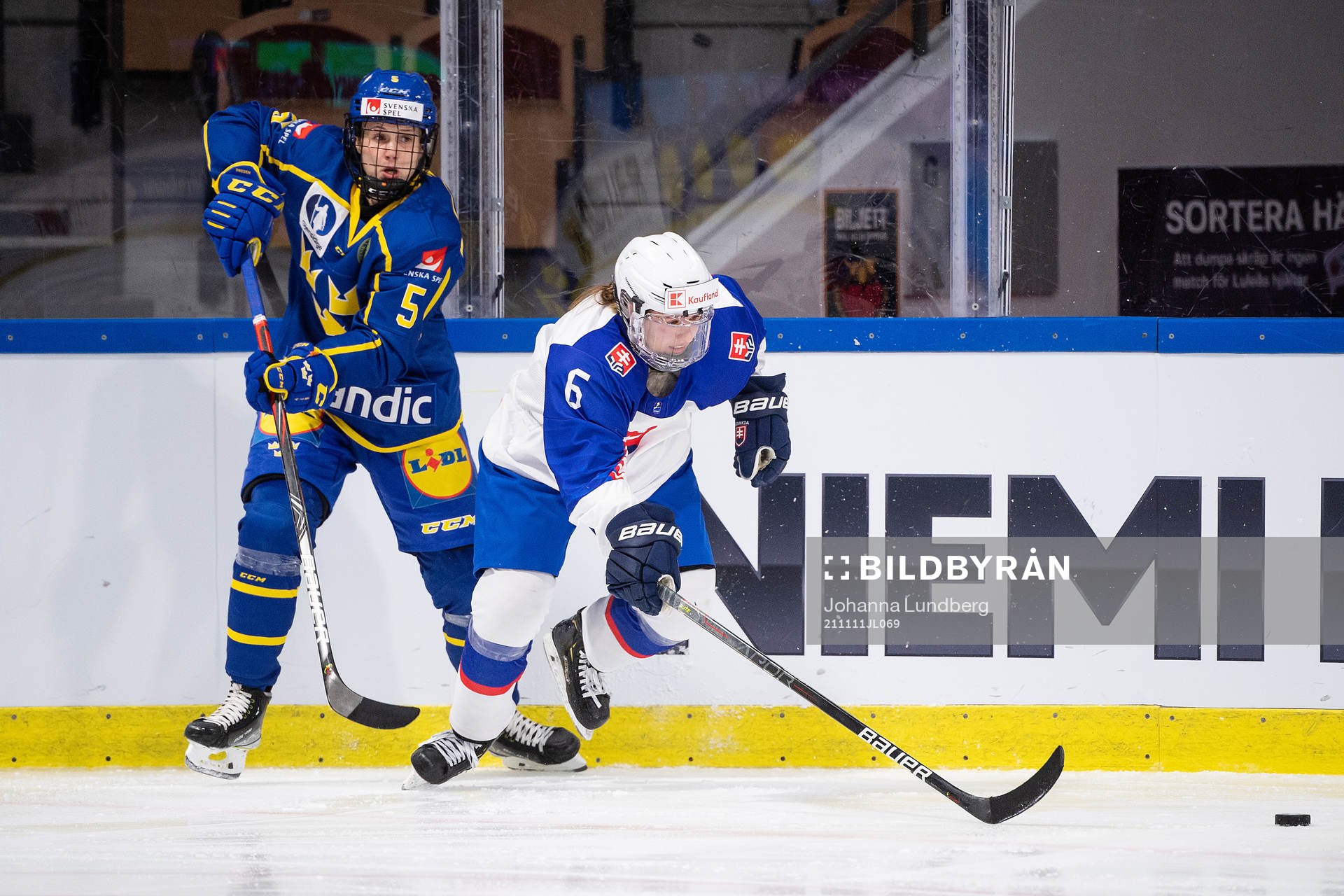Johanna Fällman of Sweden and Lucia Istocyova of Slovakia