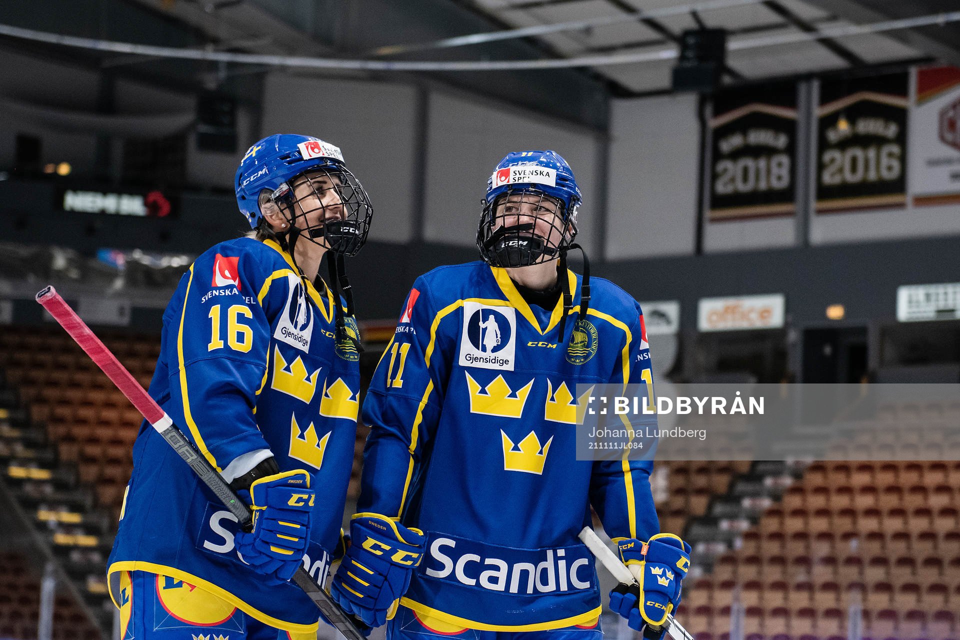 Linnea Johansson and Josefin Bouveng of Sweden