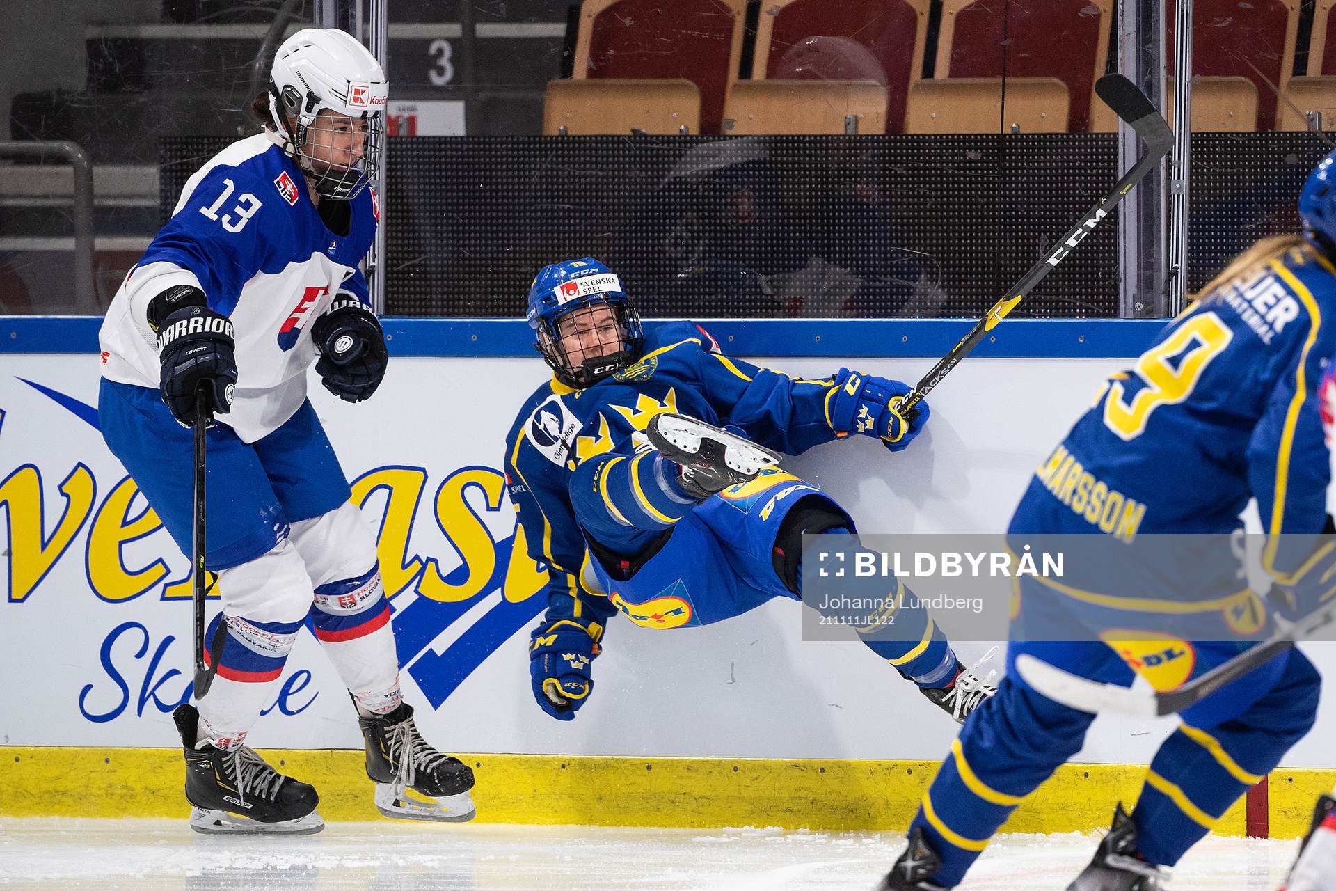 Livia Kubekova of Slovakia and Lisa Johansson of Sweden