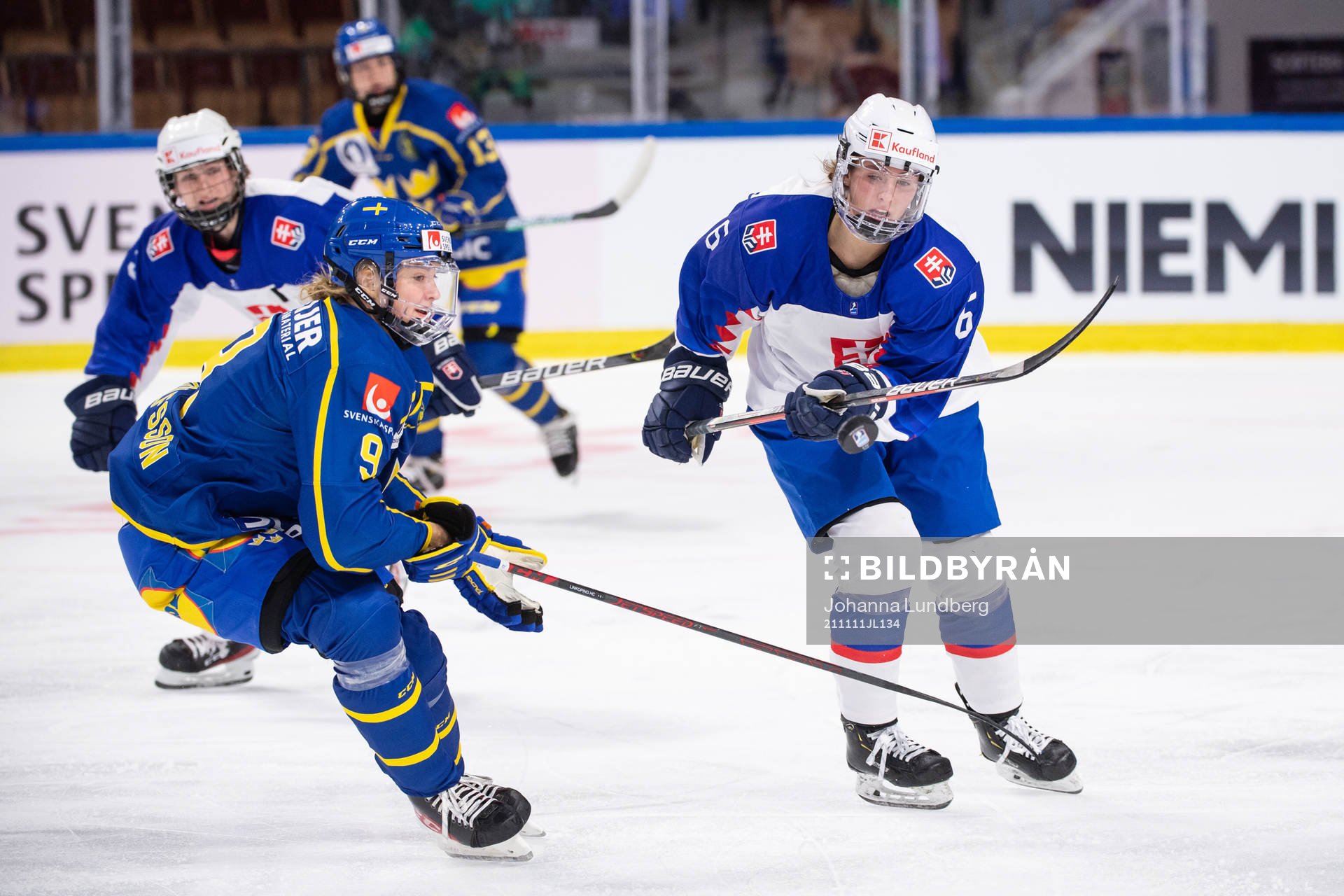 Jessica Adolfsson of Sweden and Lucia Istocyova of Slovakia