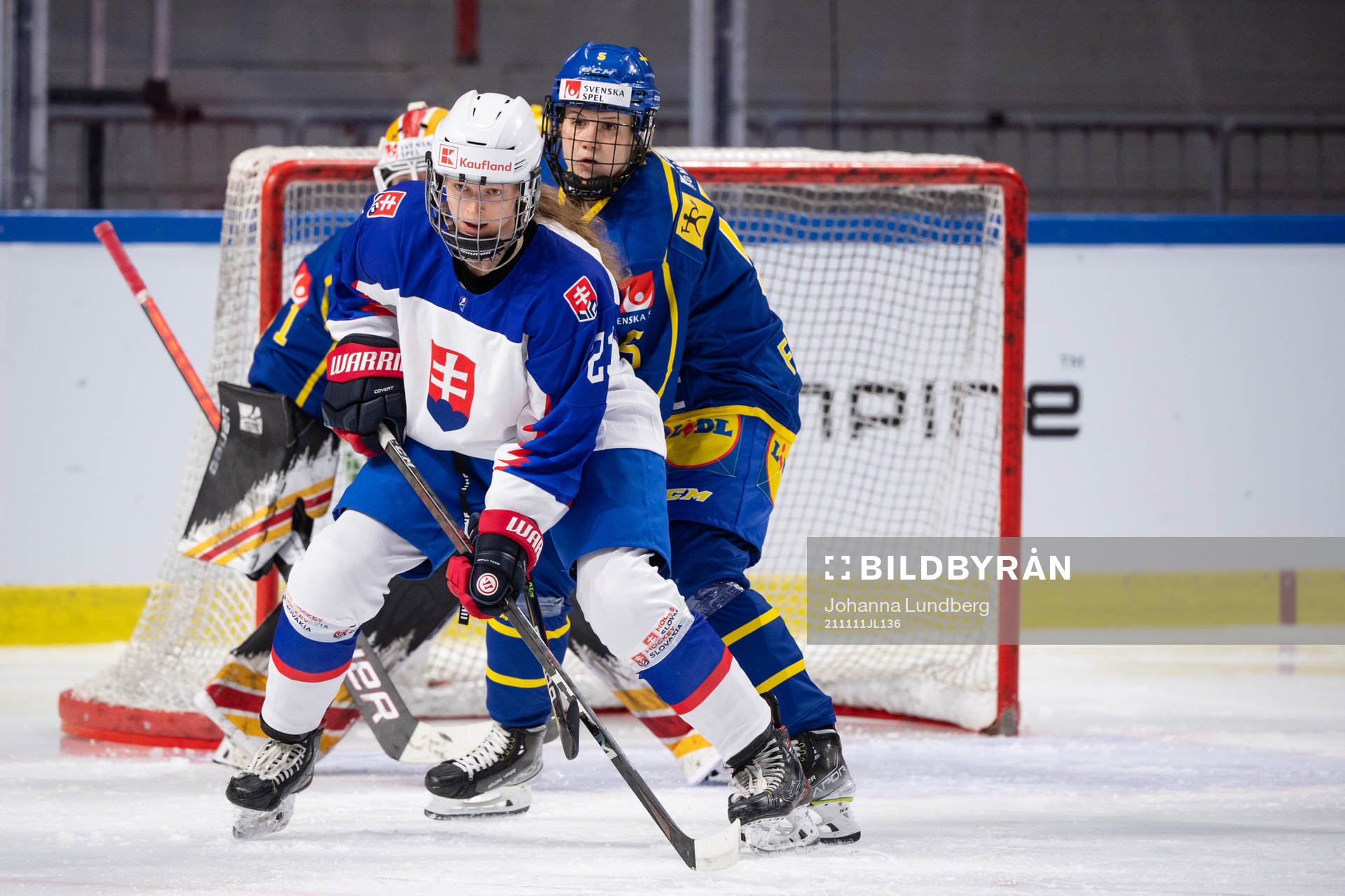 Lucia Drabekova of Slovakia and Johanna Fällman of Sweden