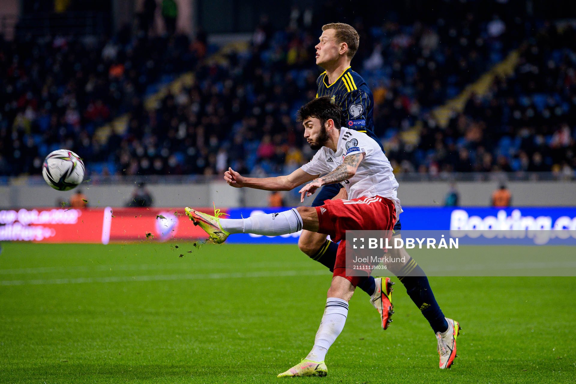 Irakli Azarov of Georgia and Viktor Claesson of Sweden