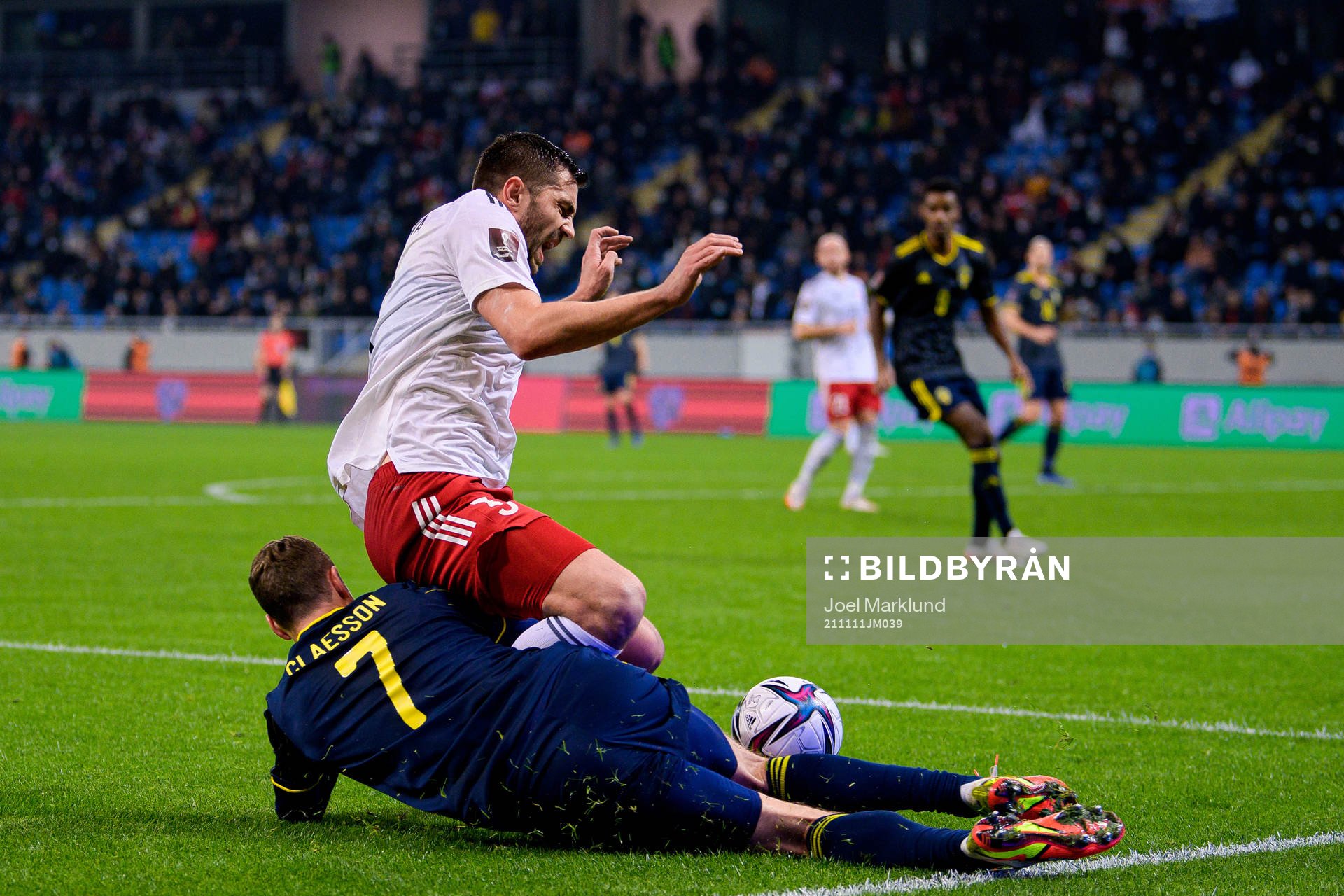 David Khocholava of Georgia and Viktor Claesson of Sweden