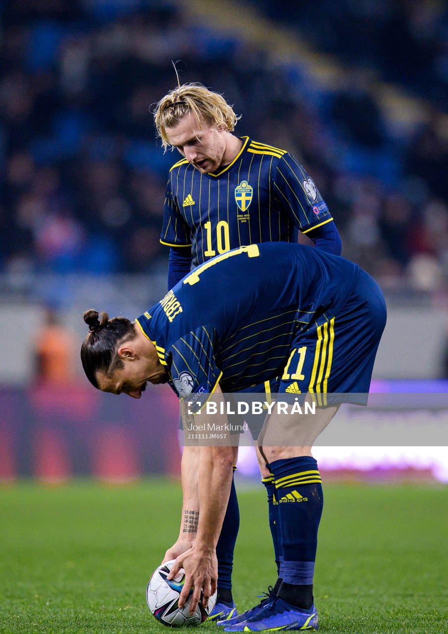 Zlatan Ibrahimovic and Emil Forsberg of Sweden