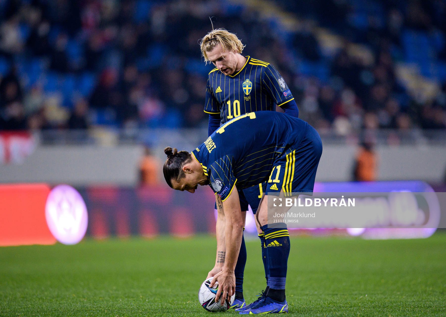 Zlatan Ibrahimovic and Emil Forsberg of Sweden