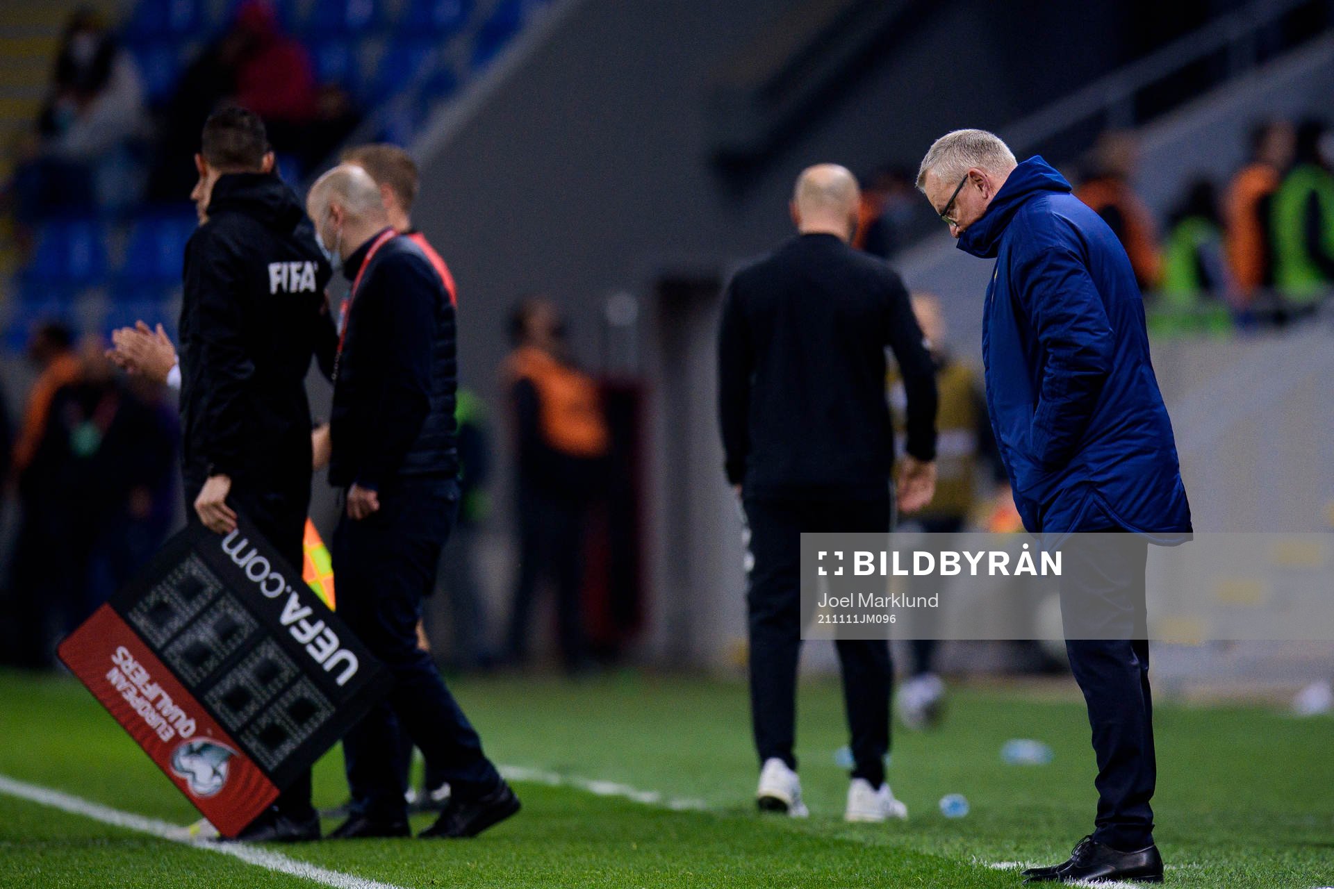 Head coach Janne Andersson of Sweden looks dejected