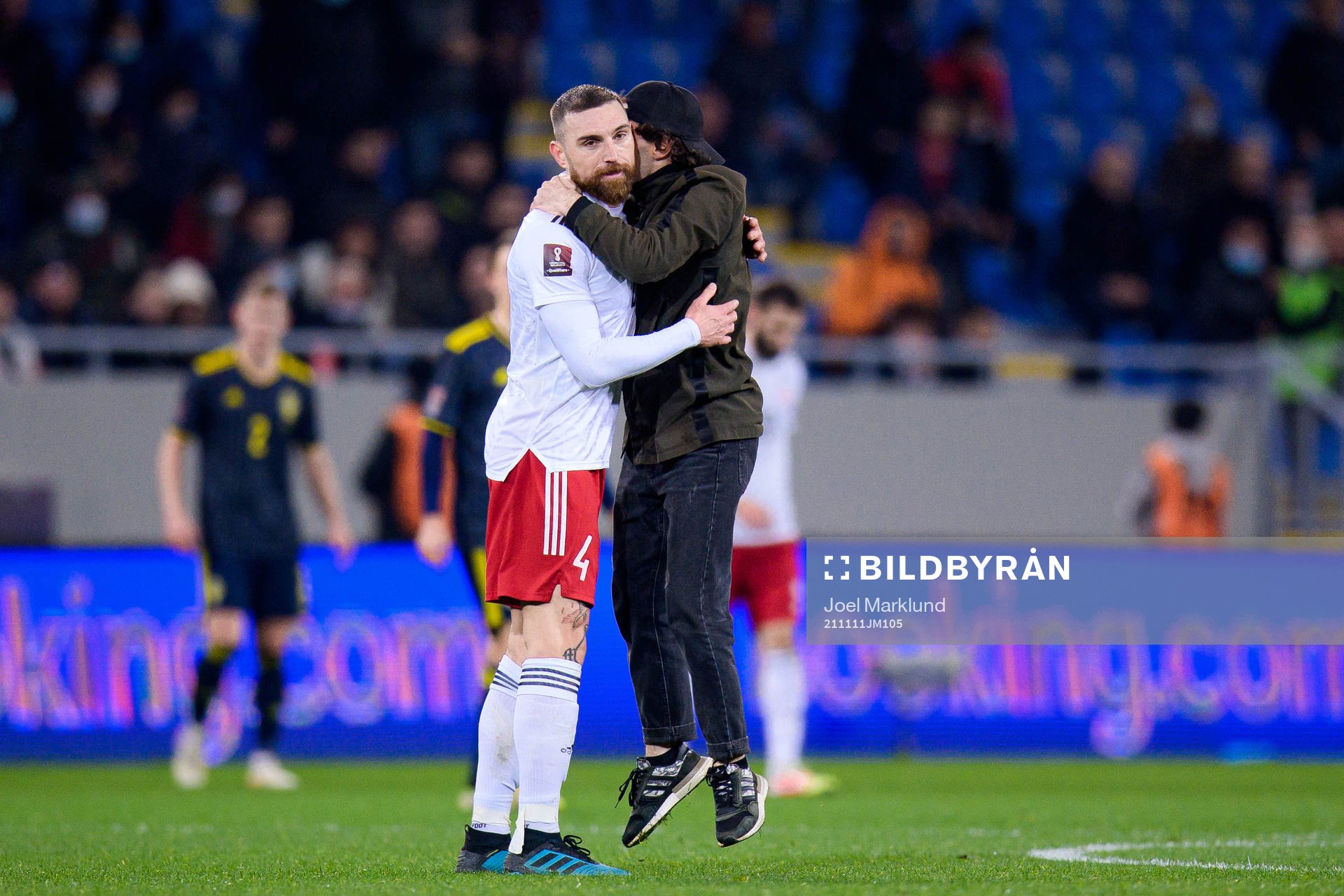 A pith invader next to Guram Kashia of Georgia