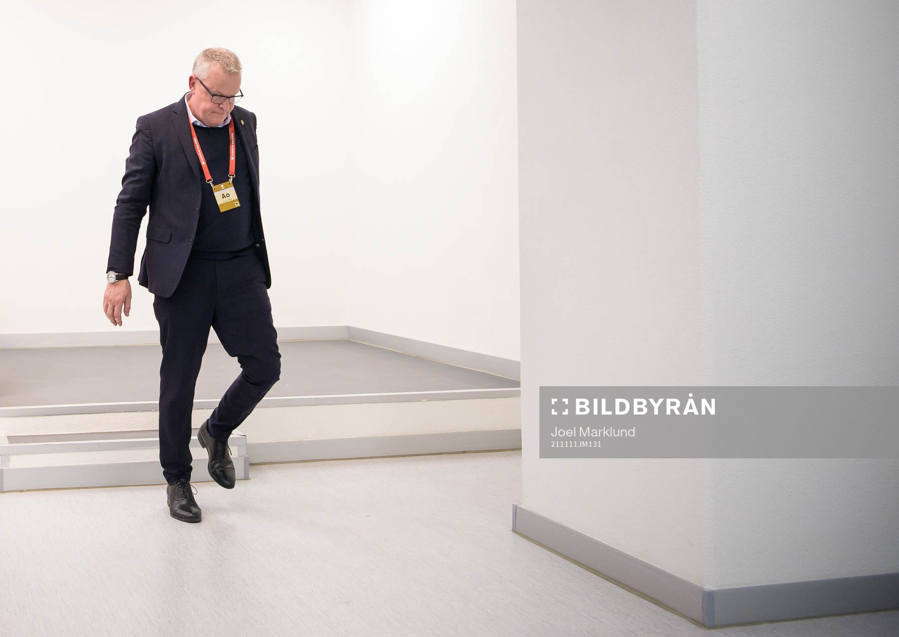 Head coach Janne Andersson of Sweden looks dejected when