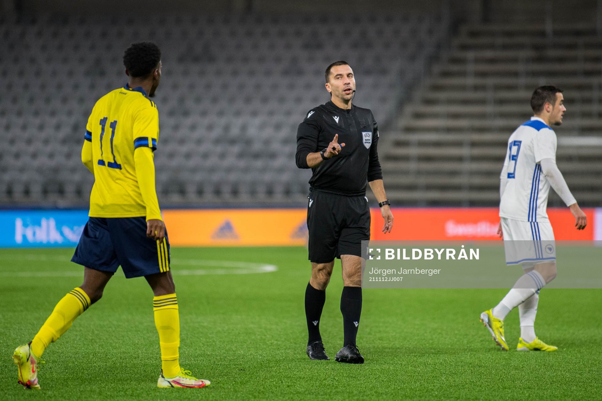 Referee Dumitri Muntean