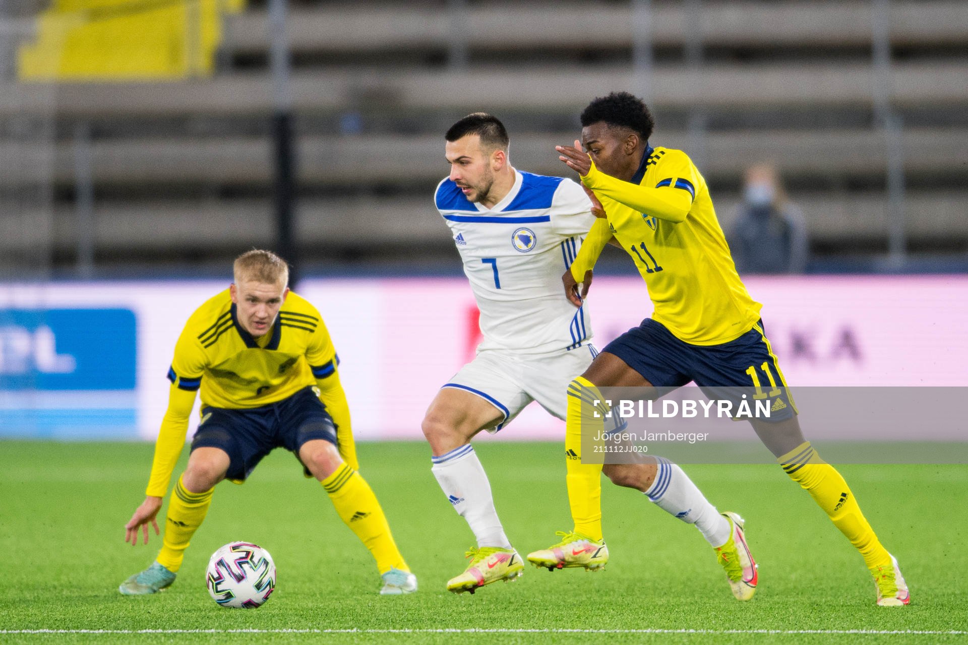 Carl Gustavsson and Anthony Elanga against Milan Savic of