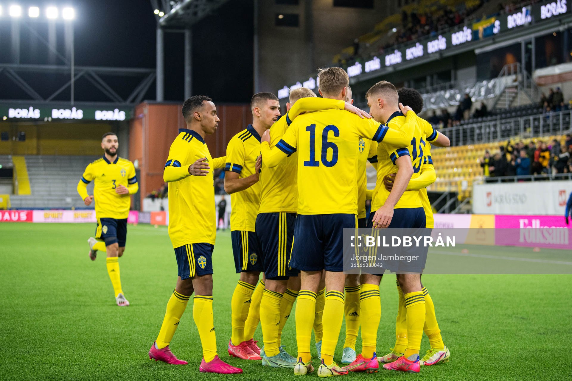 Anthony Elanga of Sweden celebrate with teammates
