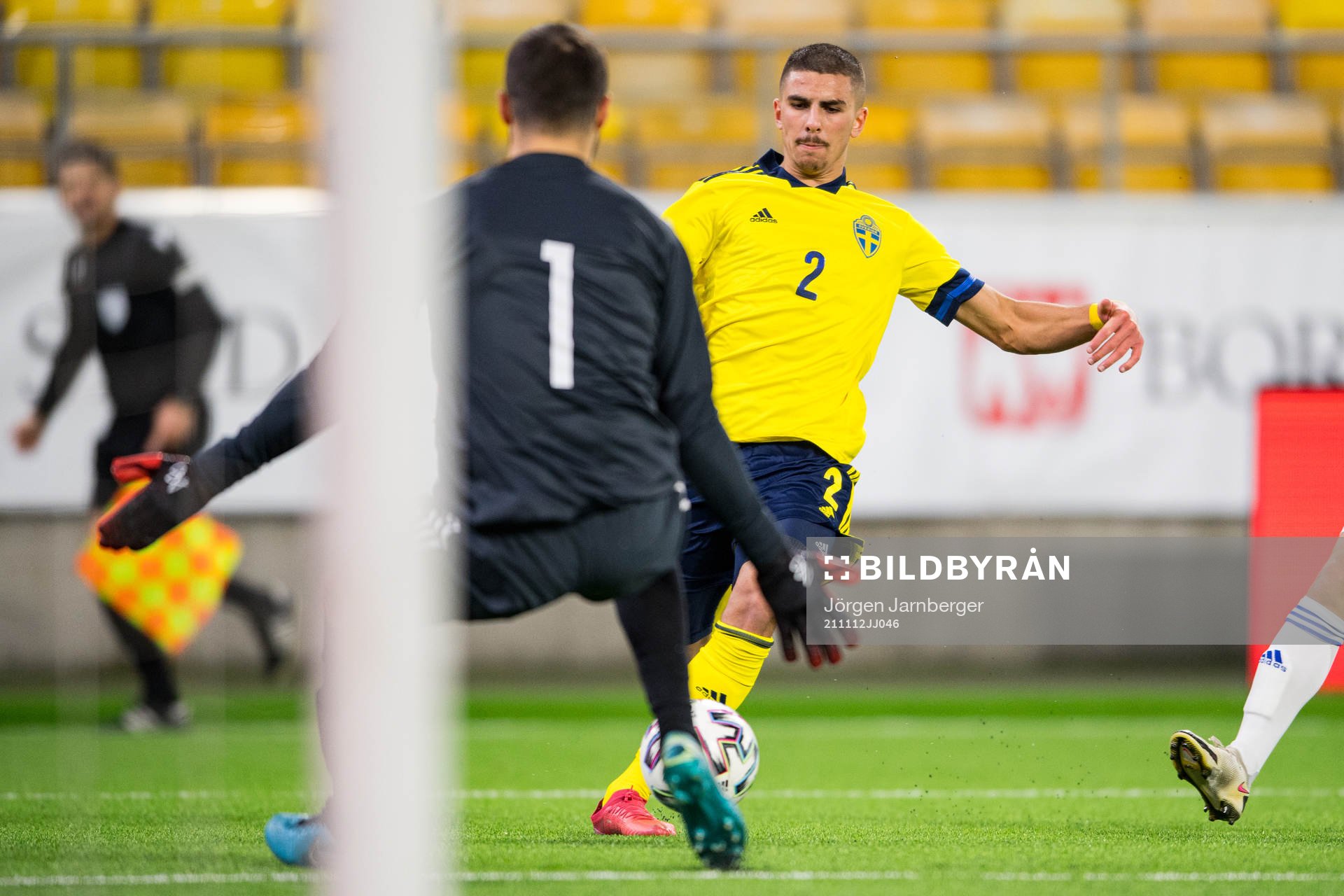 Hussein Ali of Sweden against goalkeeper Nikola Ćetković of Bosnia-Herzegovina during the UEFA European Under-21 Qualifier football match between Sweden and Bosnia-Herzegovina on November 12, 2021 in Borås.