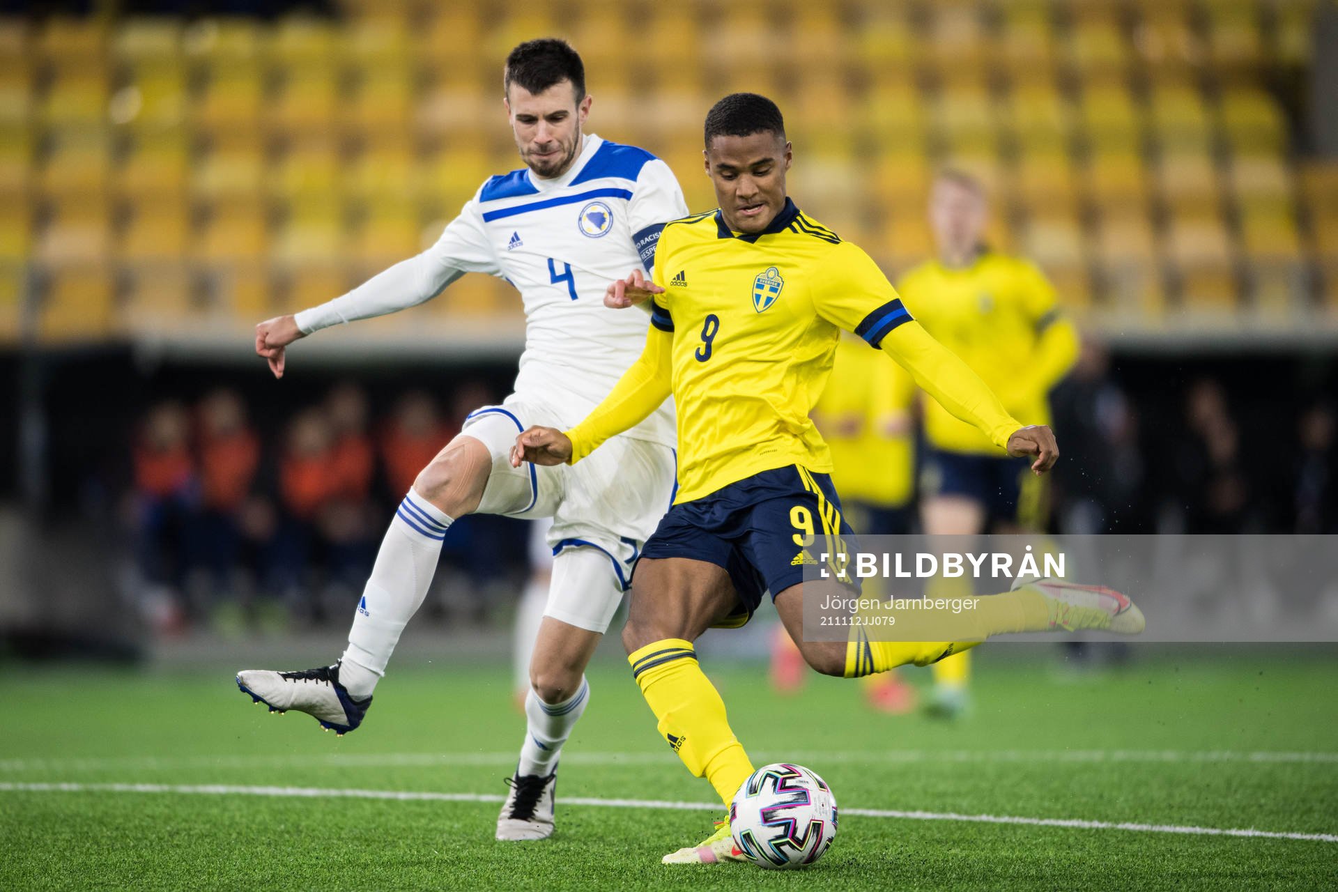 Dorde Milojevic of Bosnia-Herzegovina and Amin Sarr of