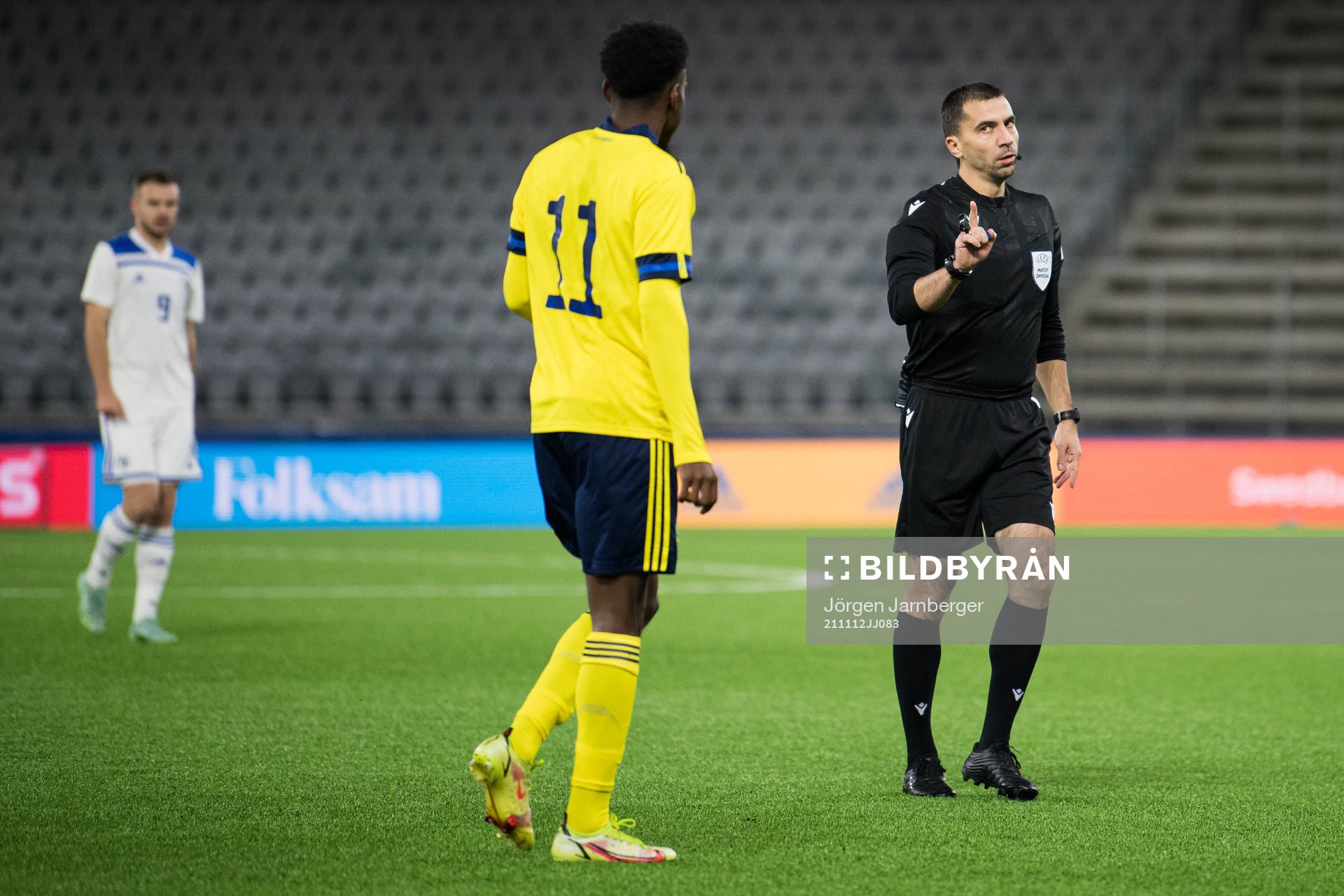 Referee Dumitri Muntean