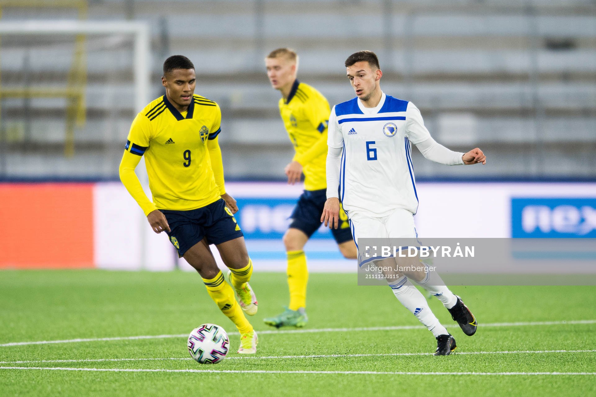 Amin Sarr of Sweden and Zvonimir Petrovic of