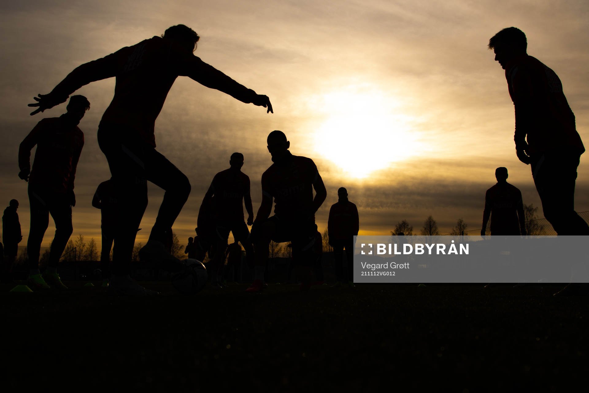 The silhouettes of Ola Solbakken, Julian Ryerson and