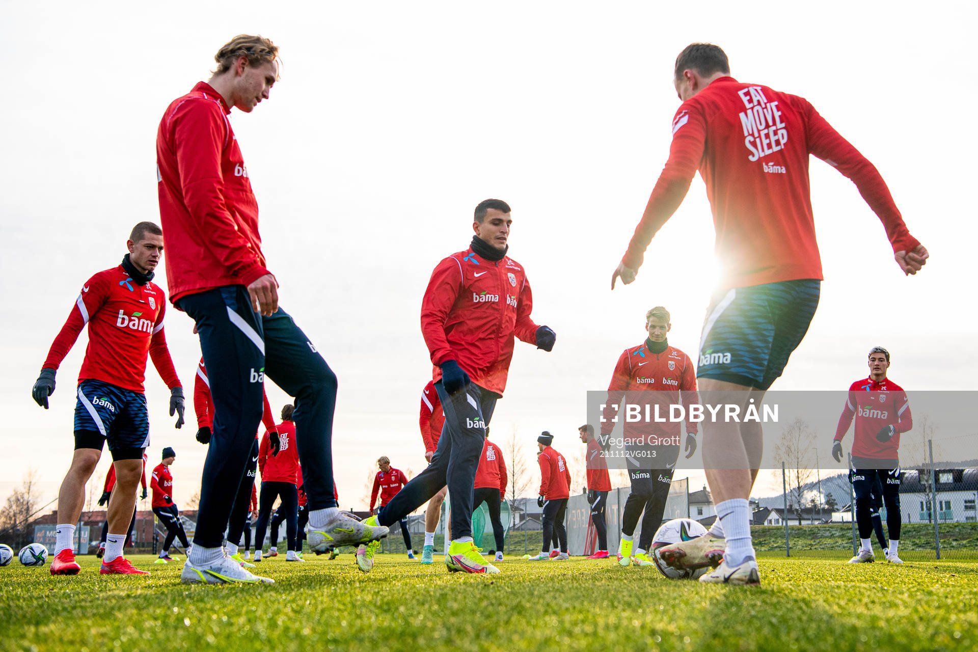 Ola Solbakken, Mohamed Elyounoussi and players of the