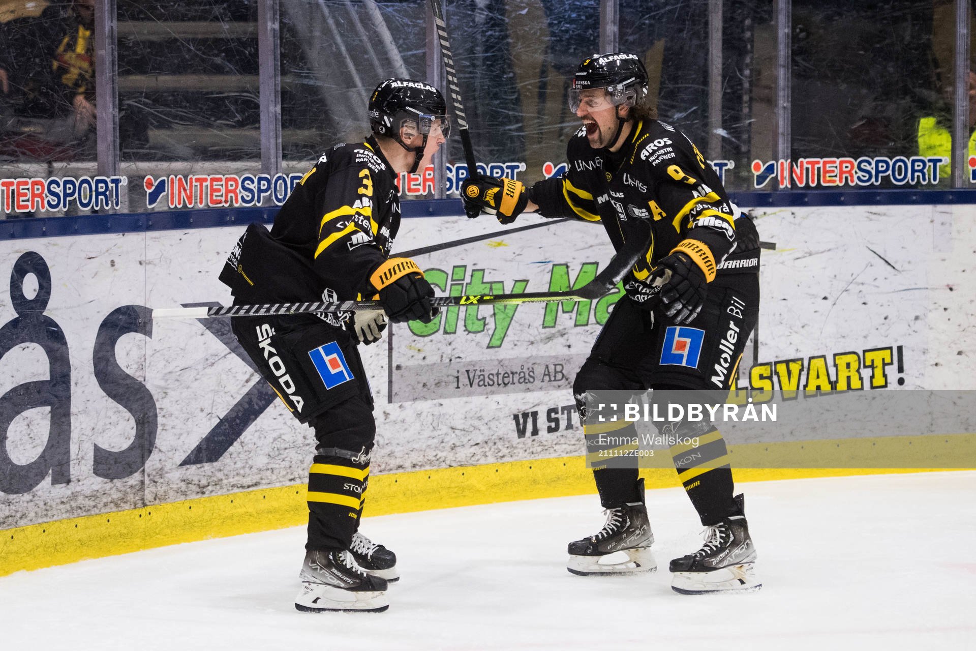 Västerås Ludvig Östman och Alexandre Lavoie jublar