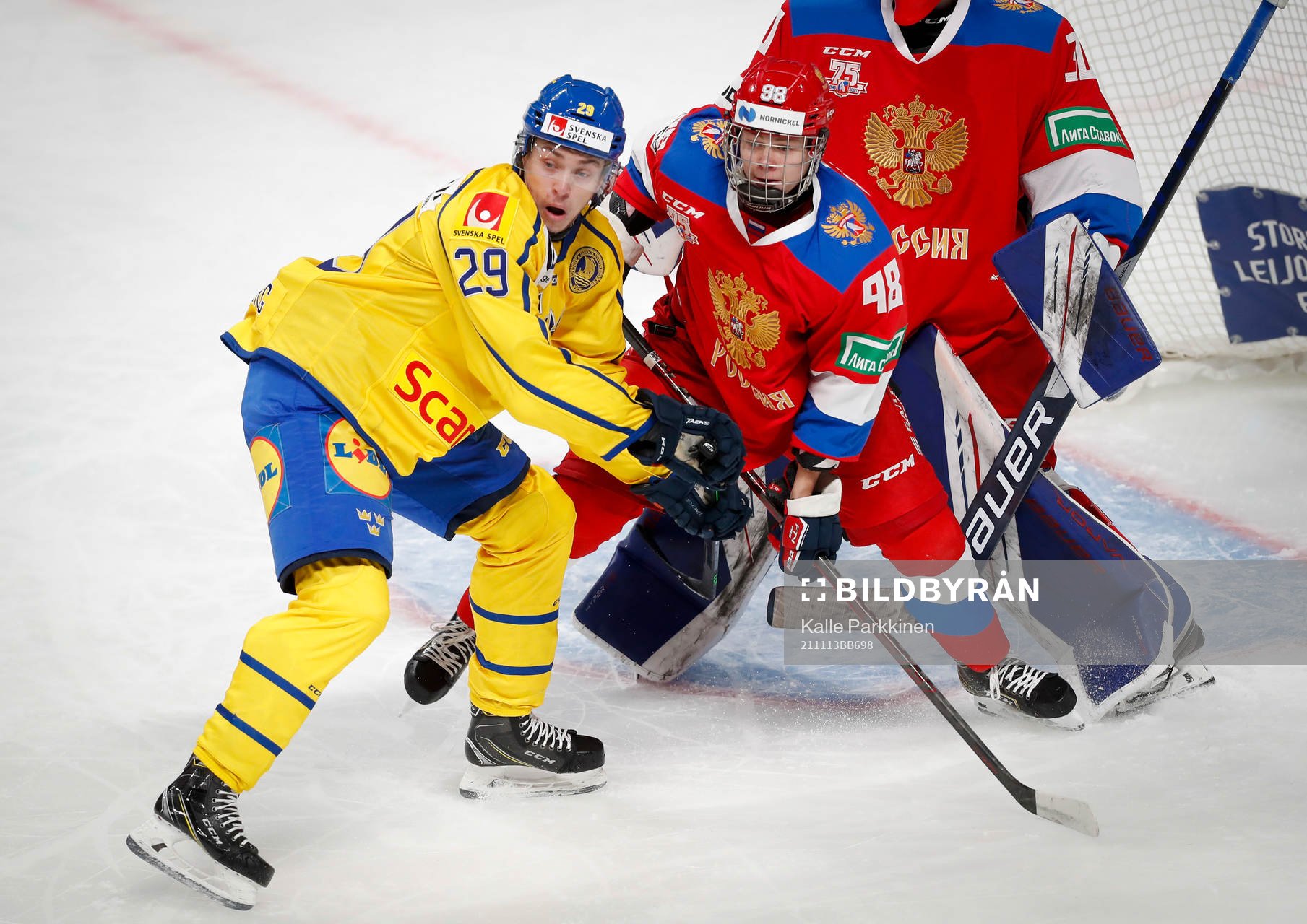 Pontus Holmberg of Sweden and Vladimir Grudinin of Russia