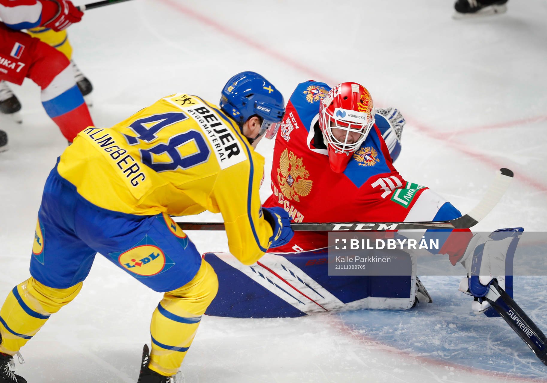 Carl Klingberg of Sweden scores the 4-2 goal behind