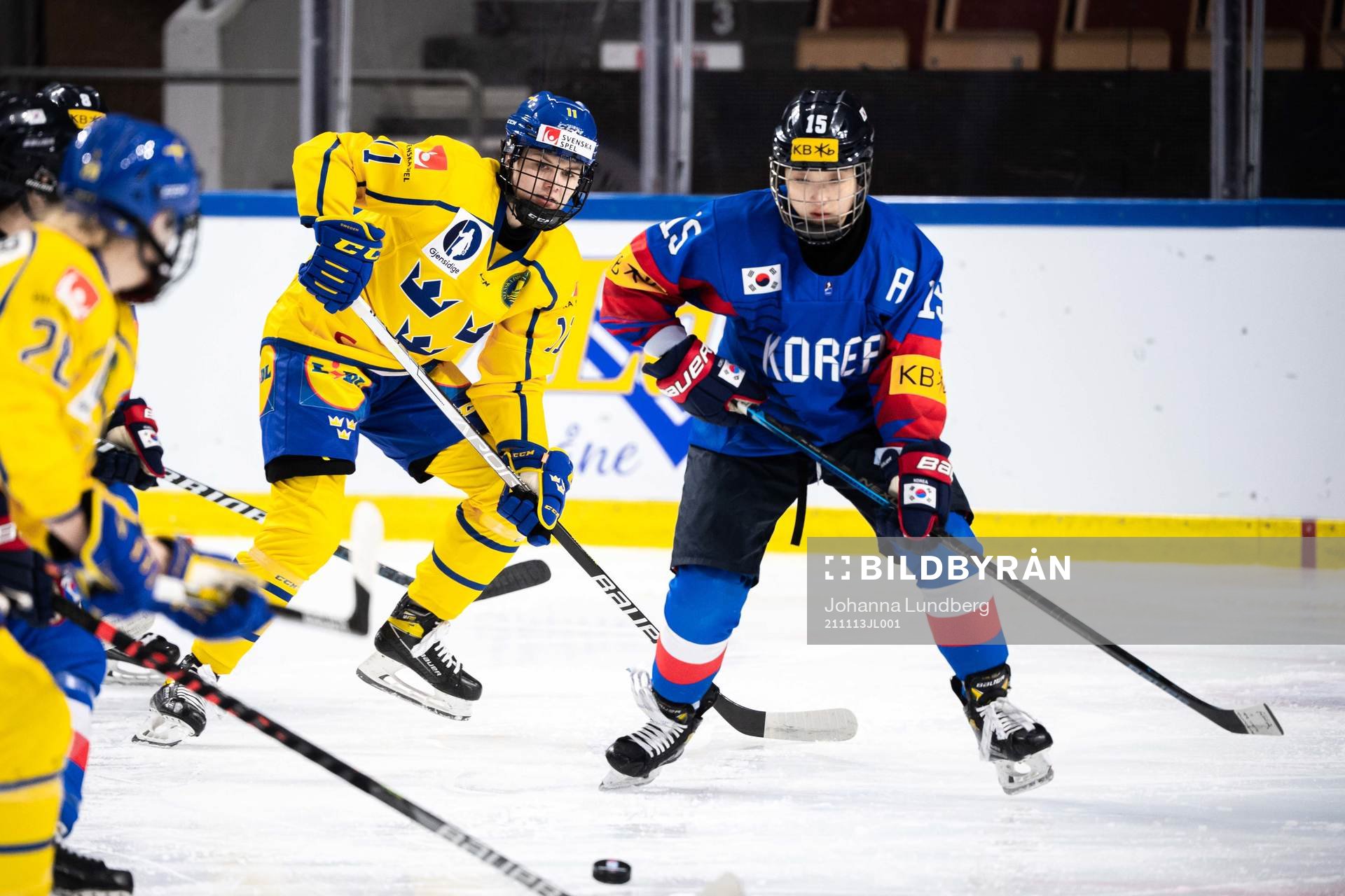 Josefin Bouveng of Sweden and Chaelin Park of Korea