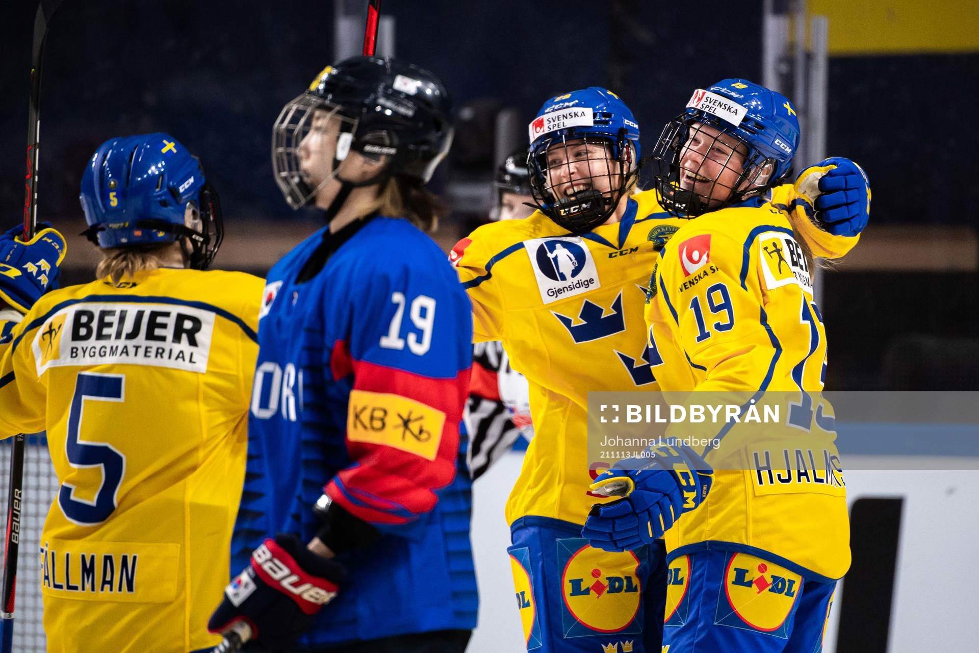 Olivia Carlsson of Sweden celebrate with teammates