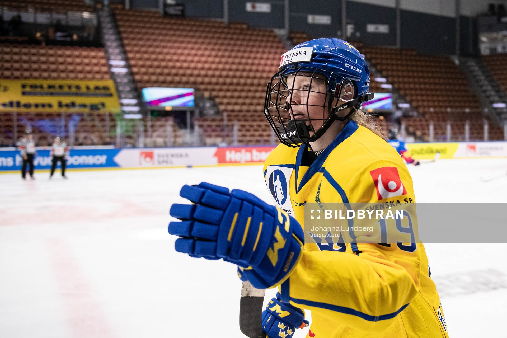 Sara Hjalmarsson of Sweden celebrates