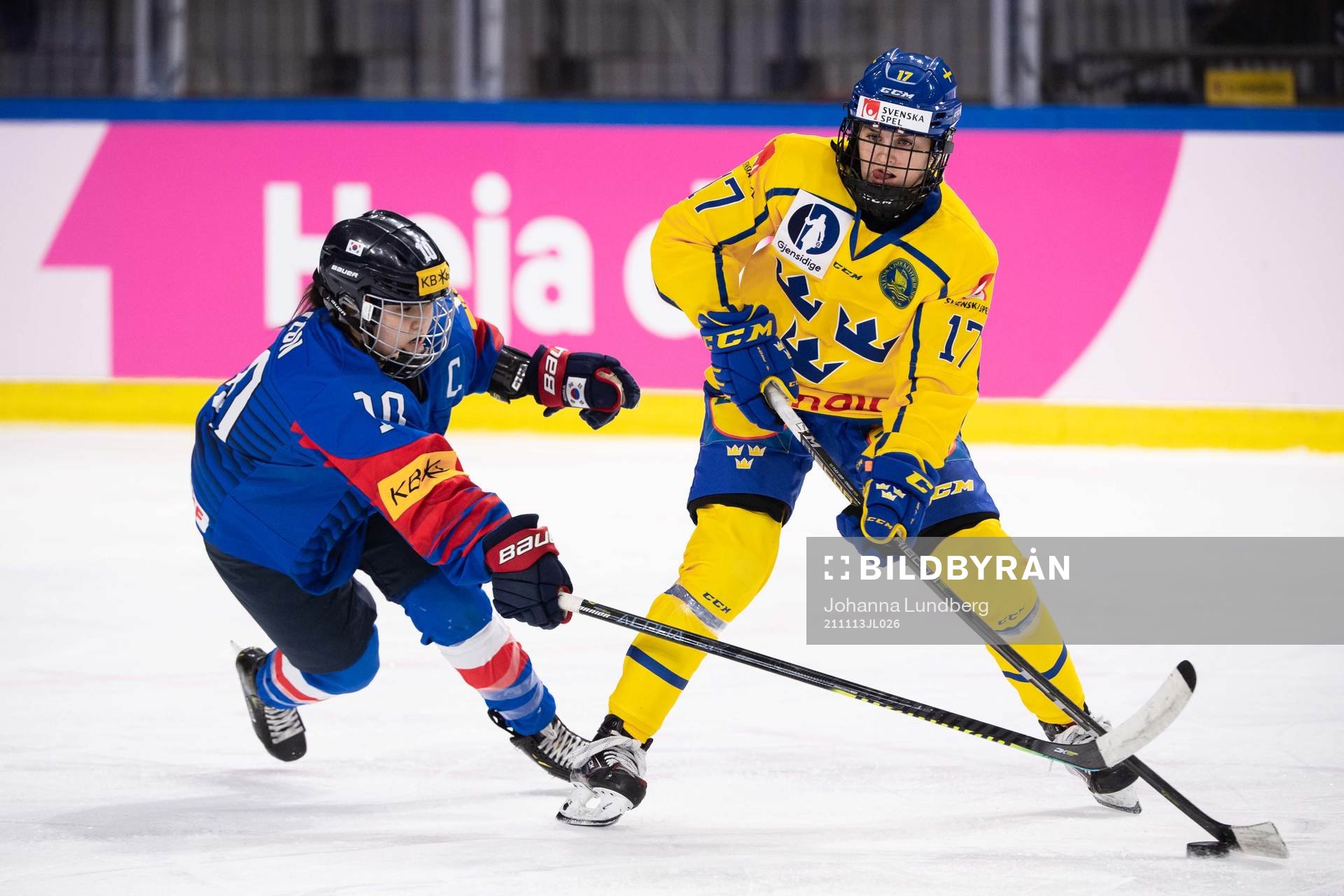 Jiyeon Choi of Korea and Sofie Lundin of Sweden