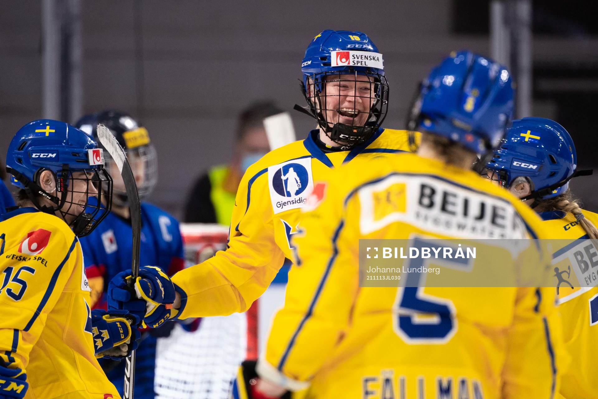 Sara Hjalmarsson of Sweden celebrates