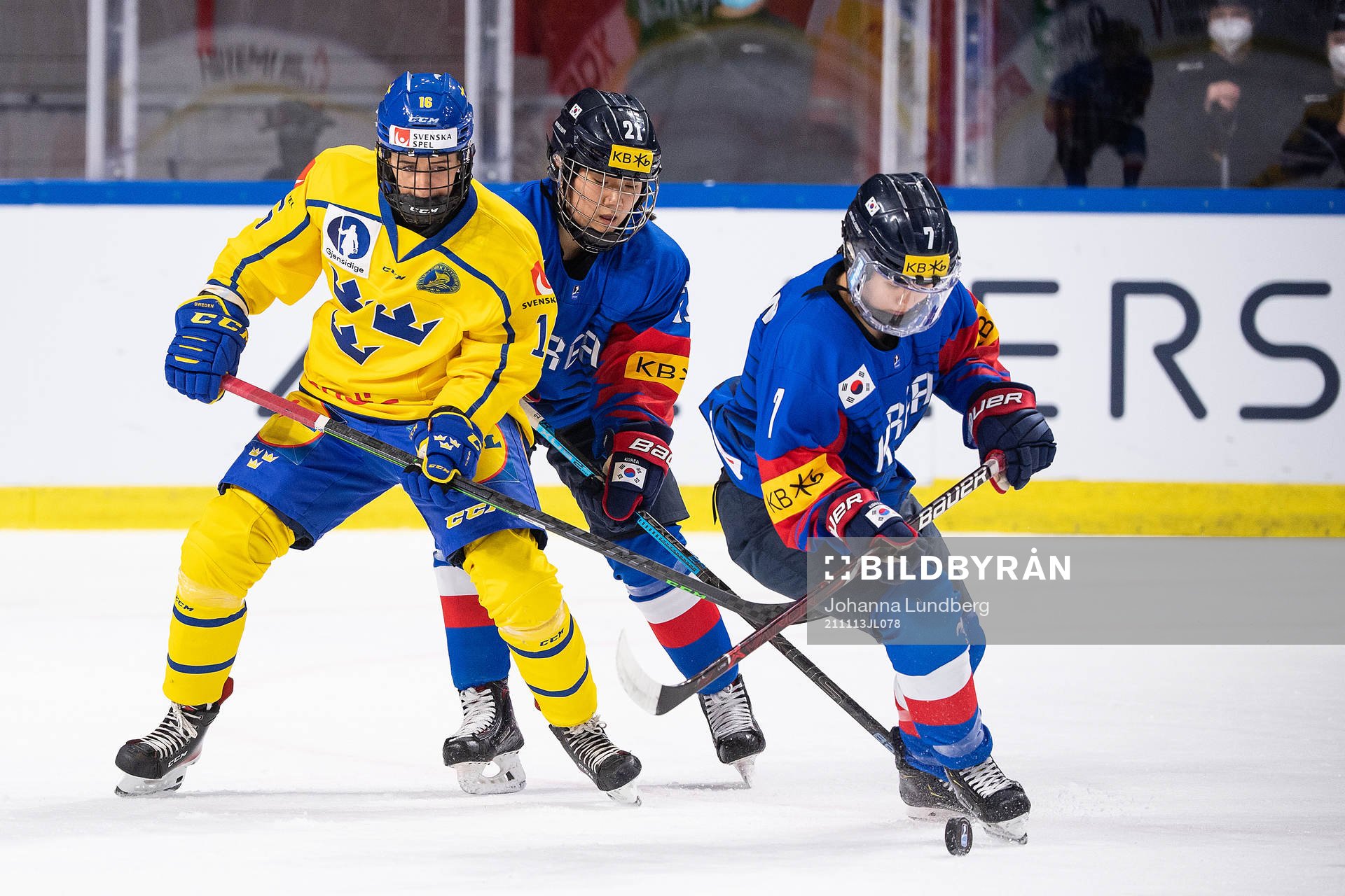 Linnea Johansson of Sweden against Seoyoung Yoo and Ye Eun