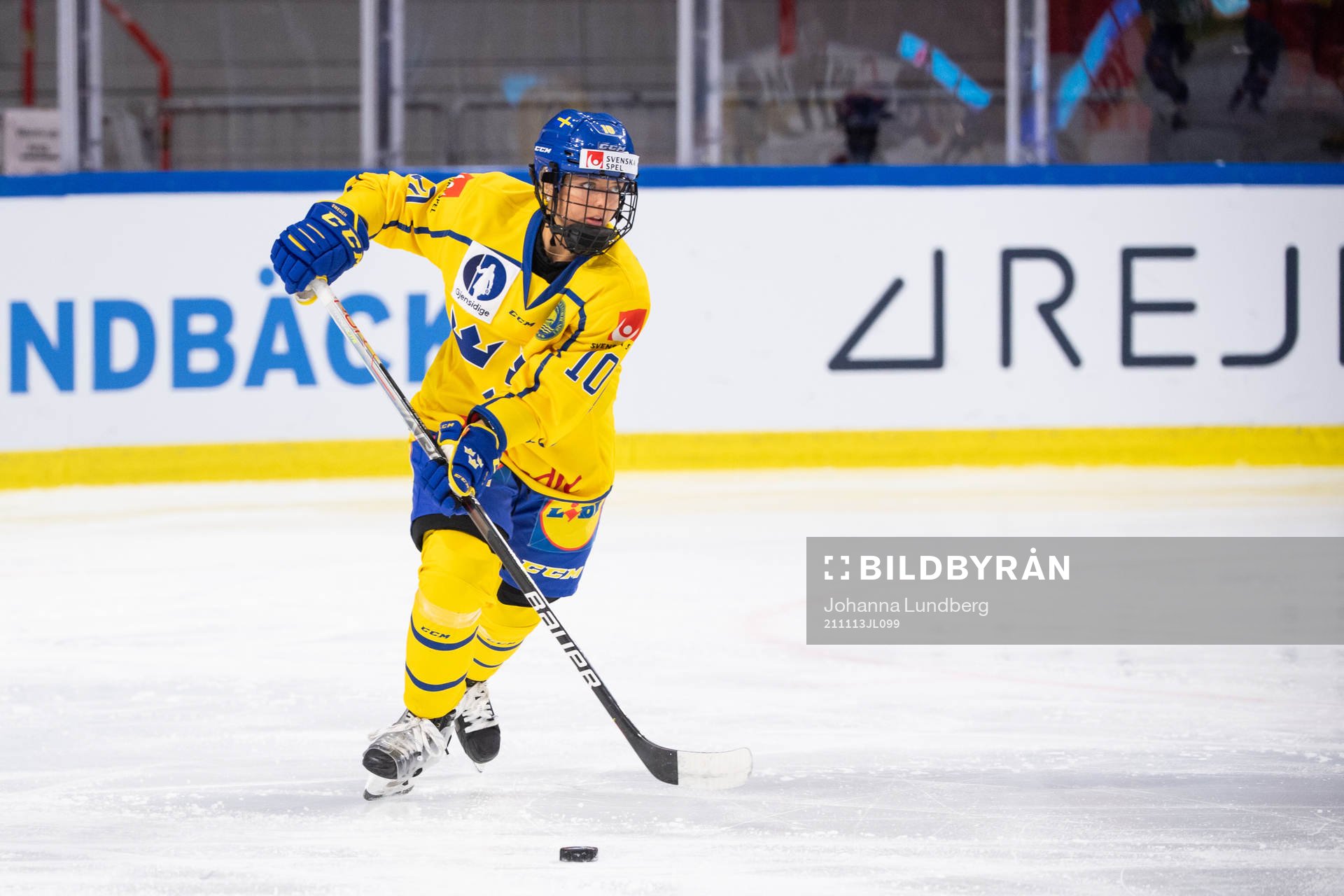 Mina Waxin of Sweden