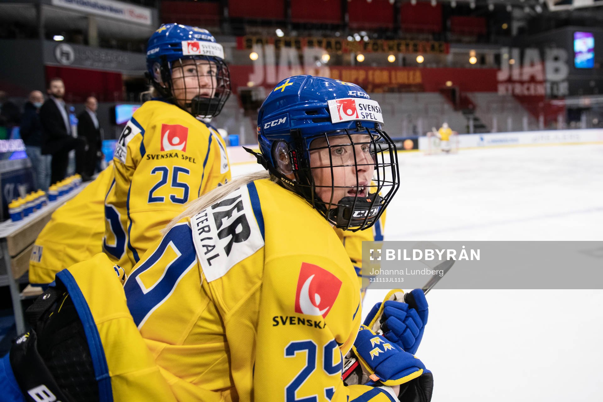 Lina Ljungblom and Olivia Carlsson of Sweden