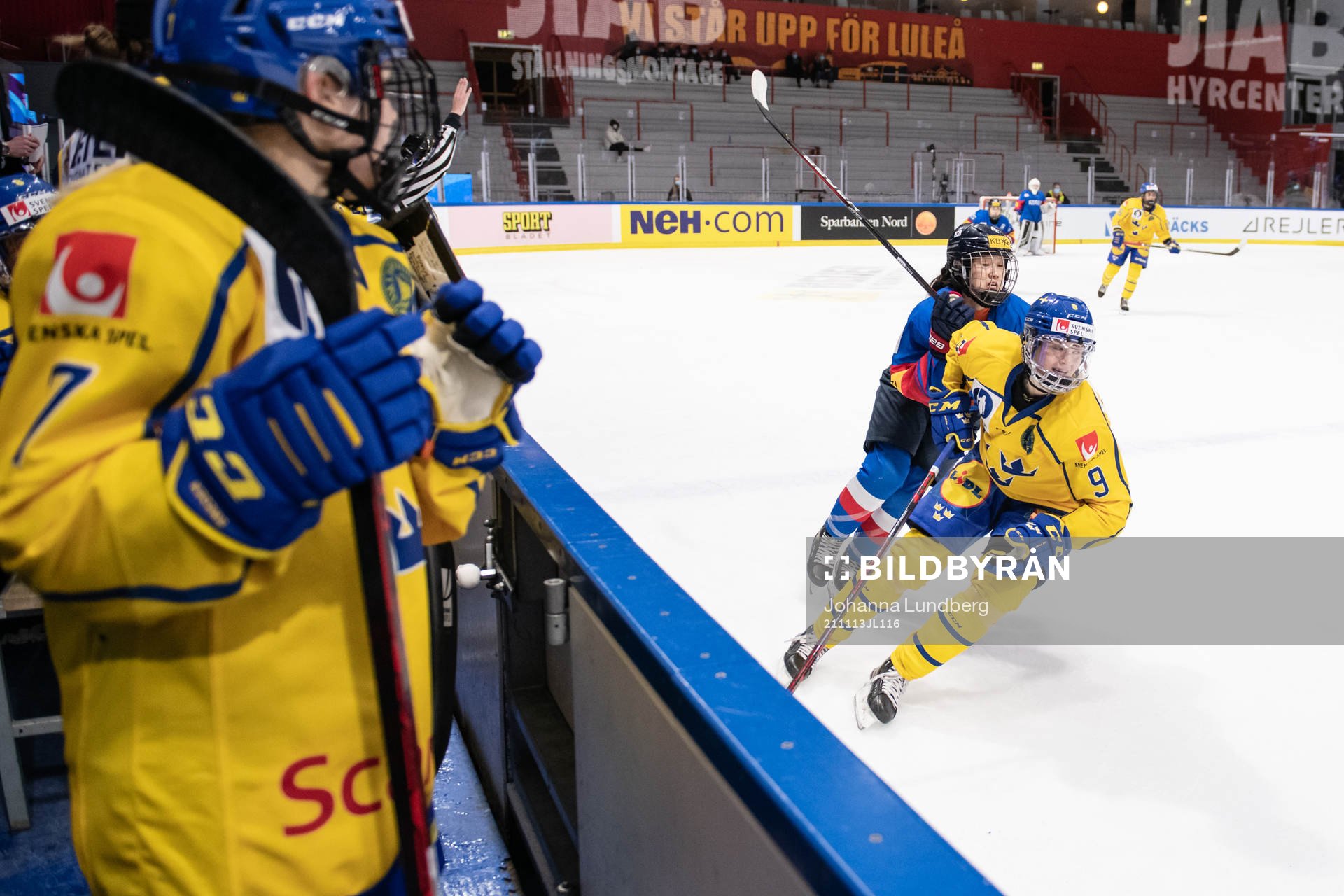 Jessica Adolfsson of Sweden and Yunha Song of Korea