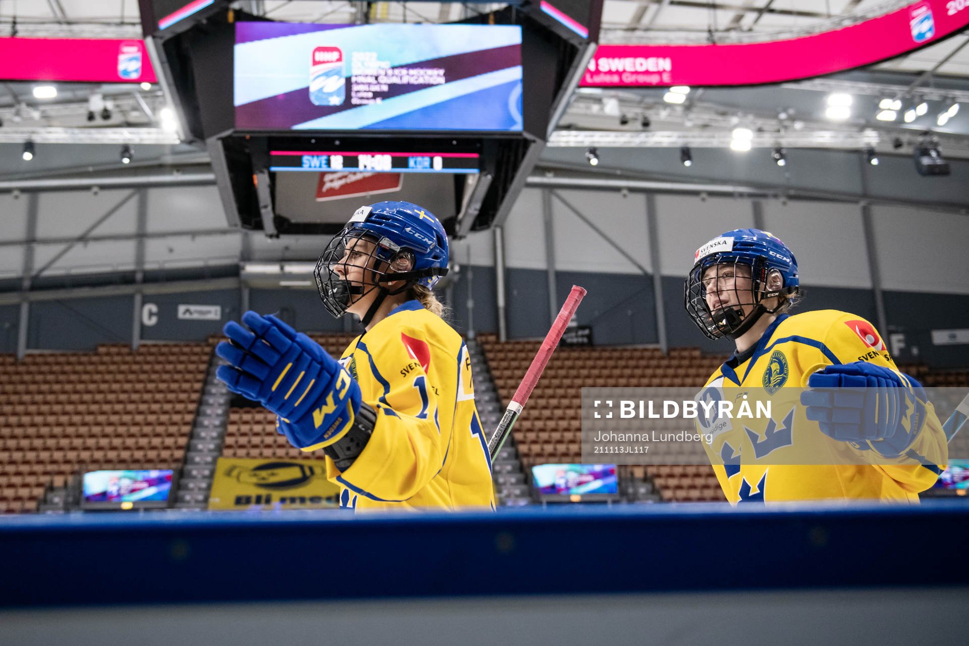 Linnea Johansson and Linnea Andersson of Sweden