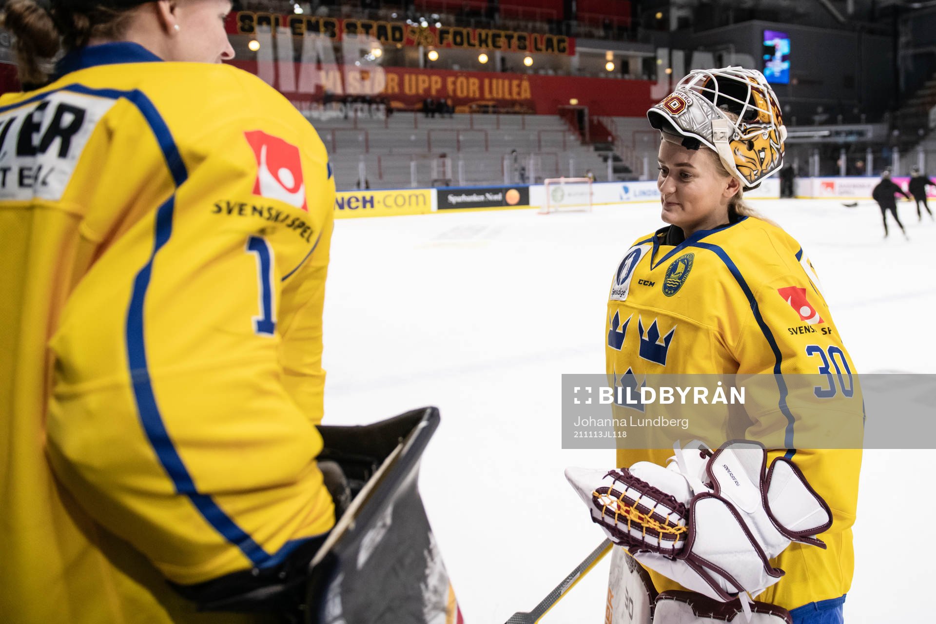 goalkeeper Sara Grahn and goalkeeper Emma Söderberg of