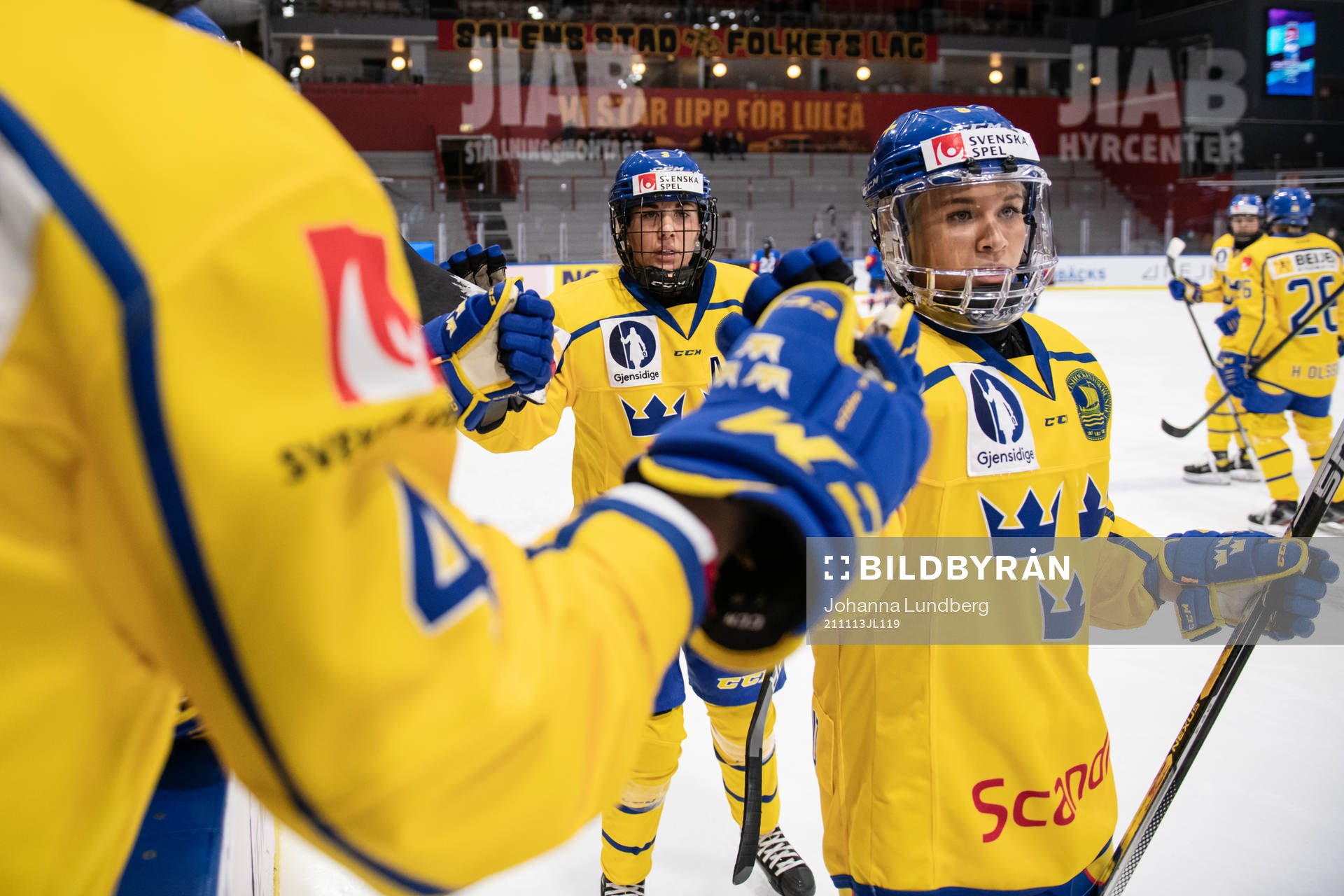 Ebba Berglund and Anna Kjellbin of Sweden celebrates
