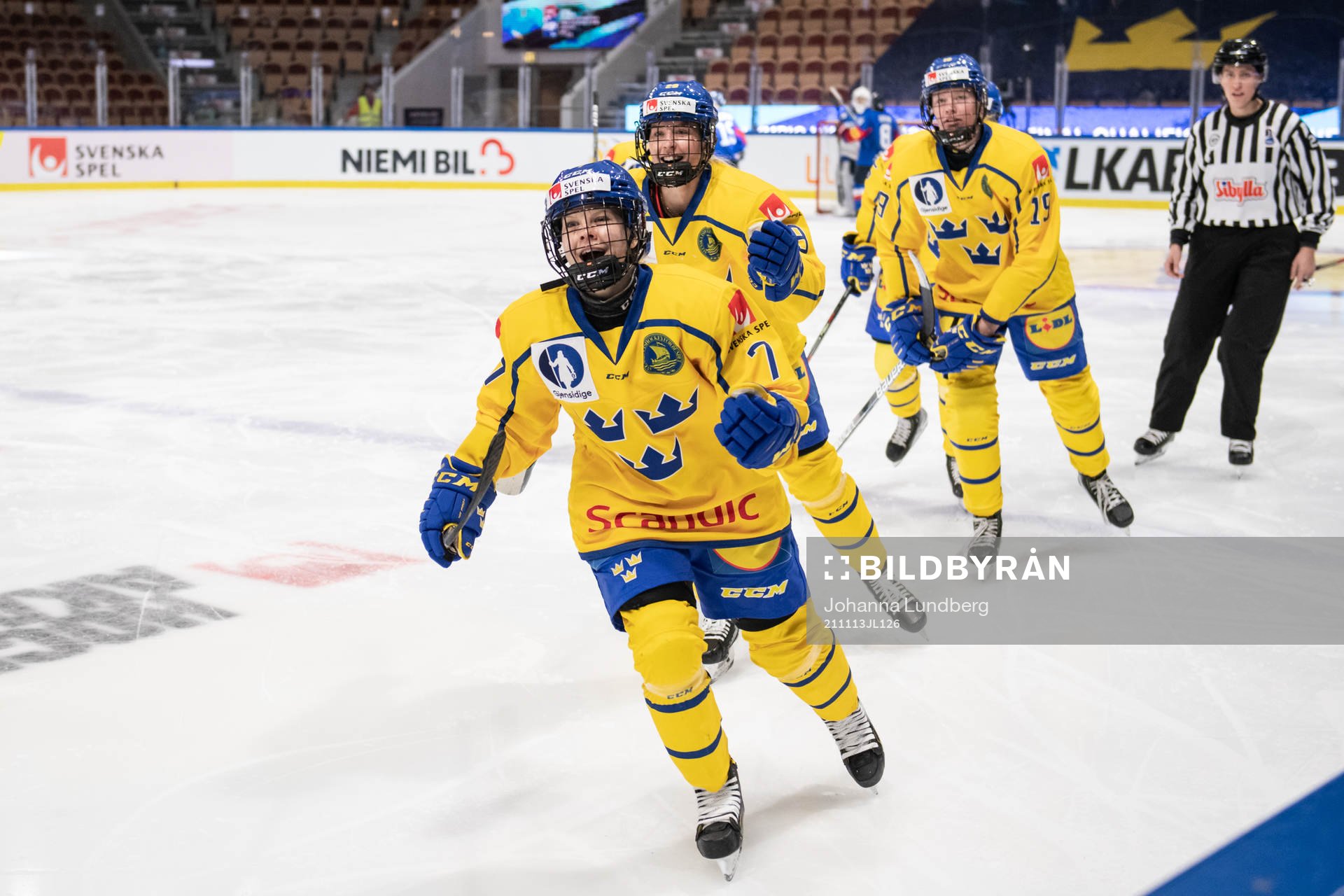 Linnea Hedin of Sweden celebrates