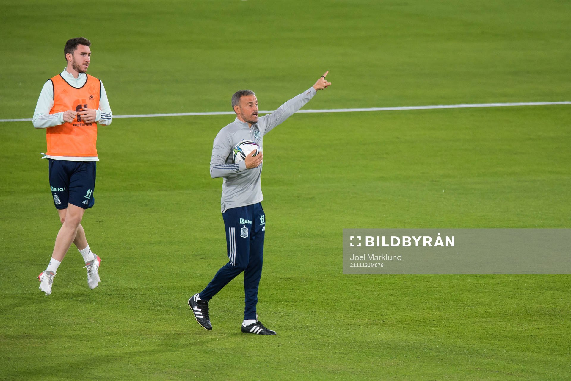 Aymeric Laporte and head coach Luis Enrique of the Spanish
