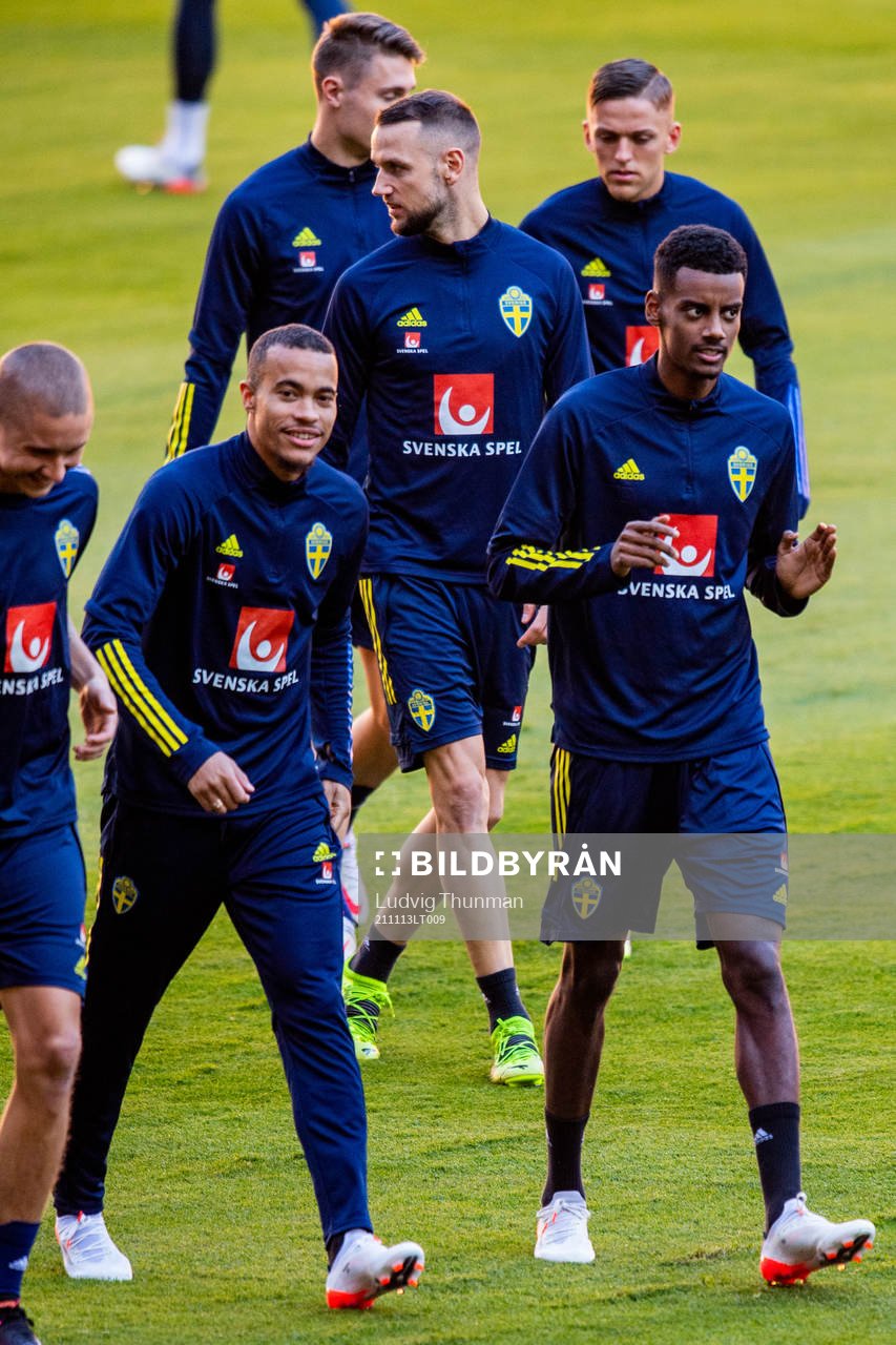 Robin Quaison and Alexander Isak of the Swedish national