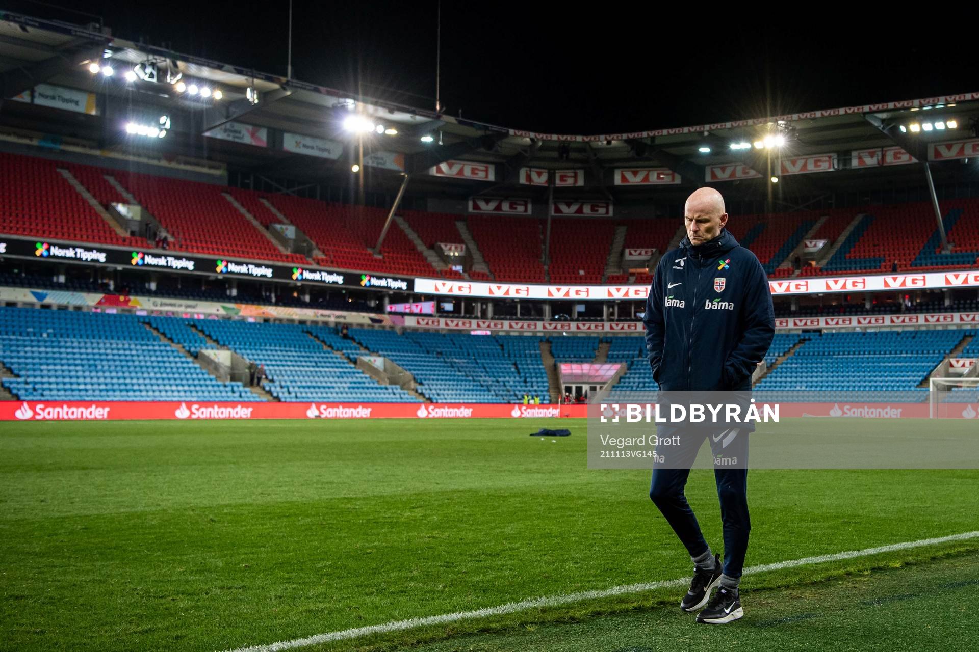 Ståle Solbakken, head coach of Norway, looks dejected
