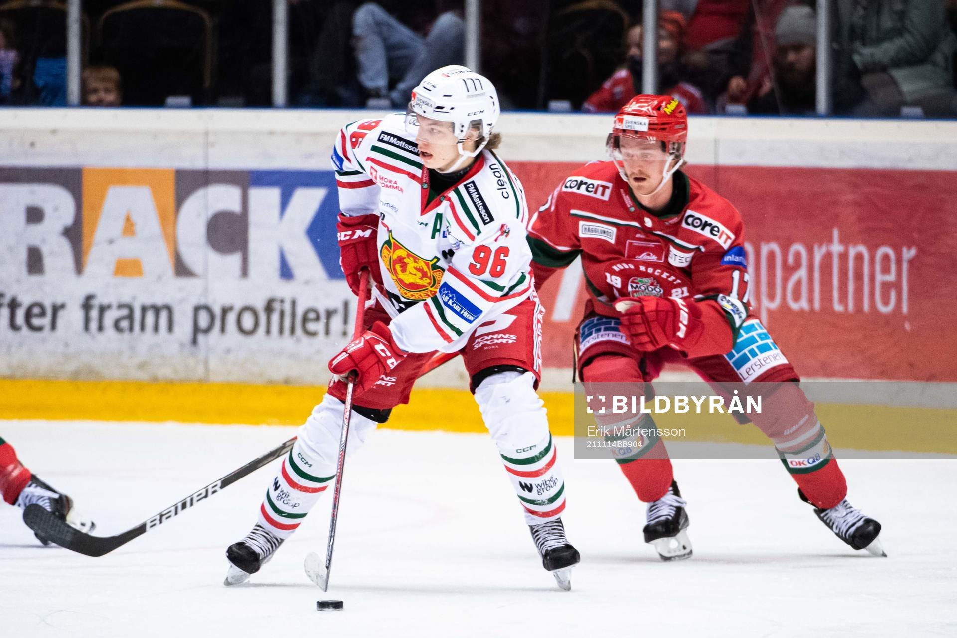 Moras Lukas Wernblom och Modos Riley Woods