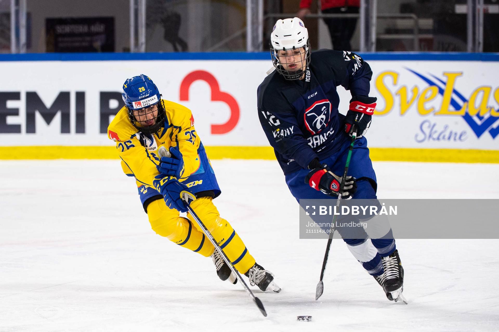 Hanna Olsson of Sweden and Gwendoline Gendarme of France