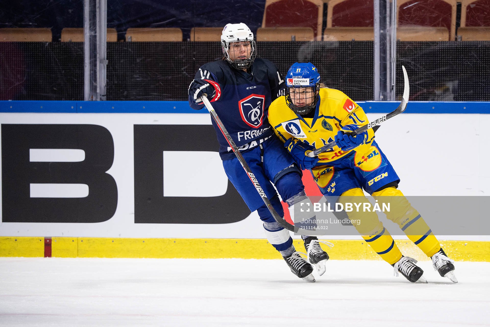 Athena Locatelli of France and Josefin Bouveng of Sweden