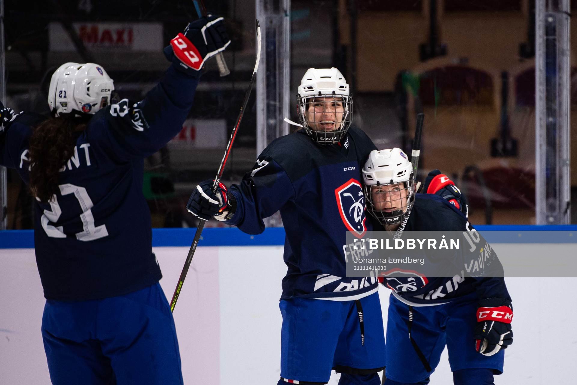 Clara Rozier of France celebrate with teammates