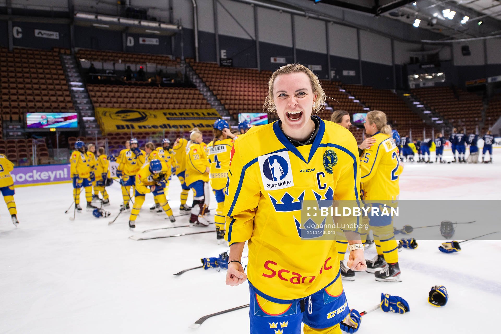 Michelle Löwenhielm of Sweden celebrates