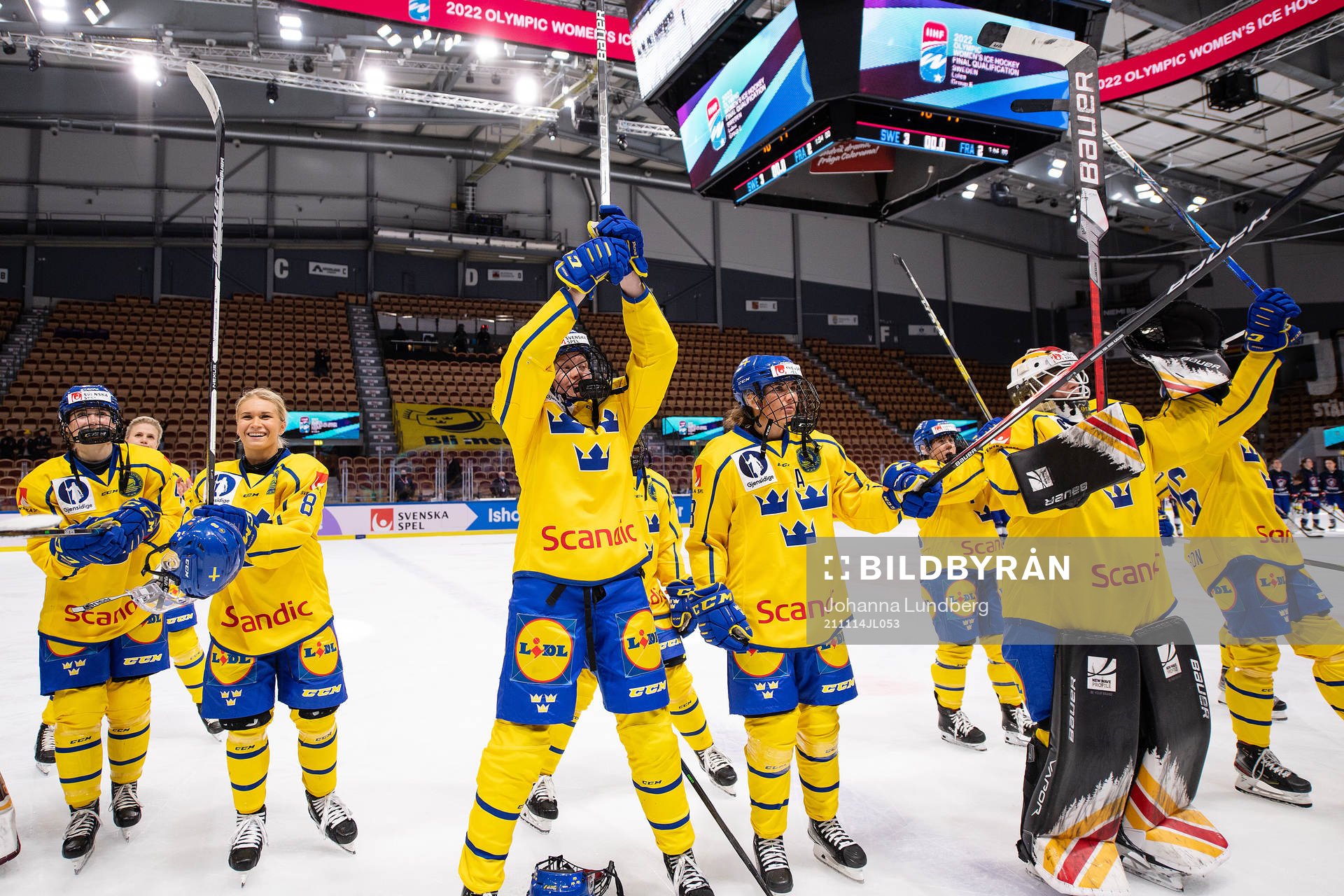 Players of Sweden celebrate