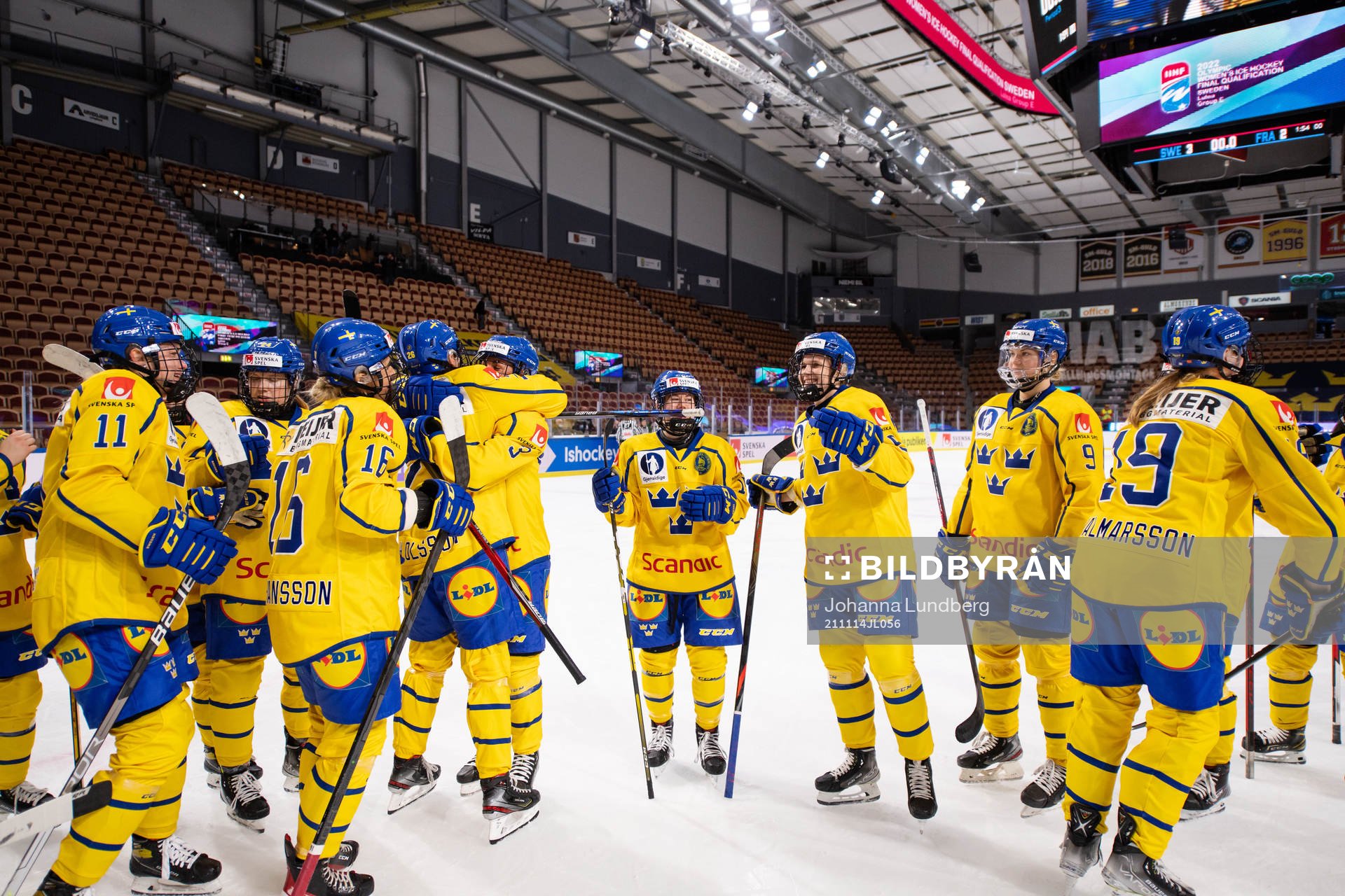 Players of Sweden celebrate