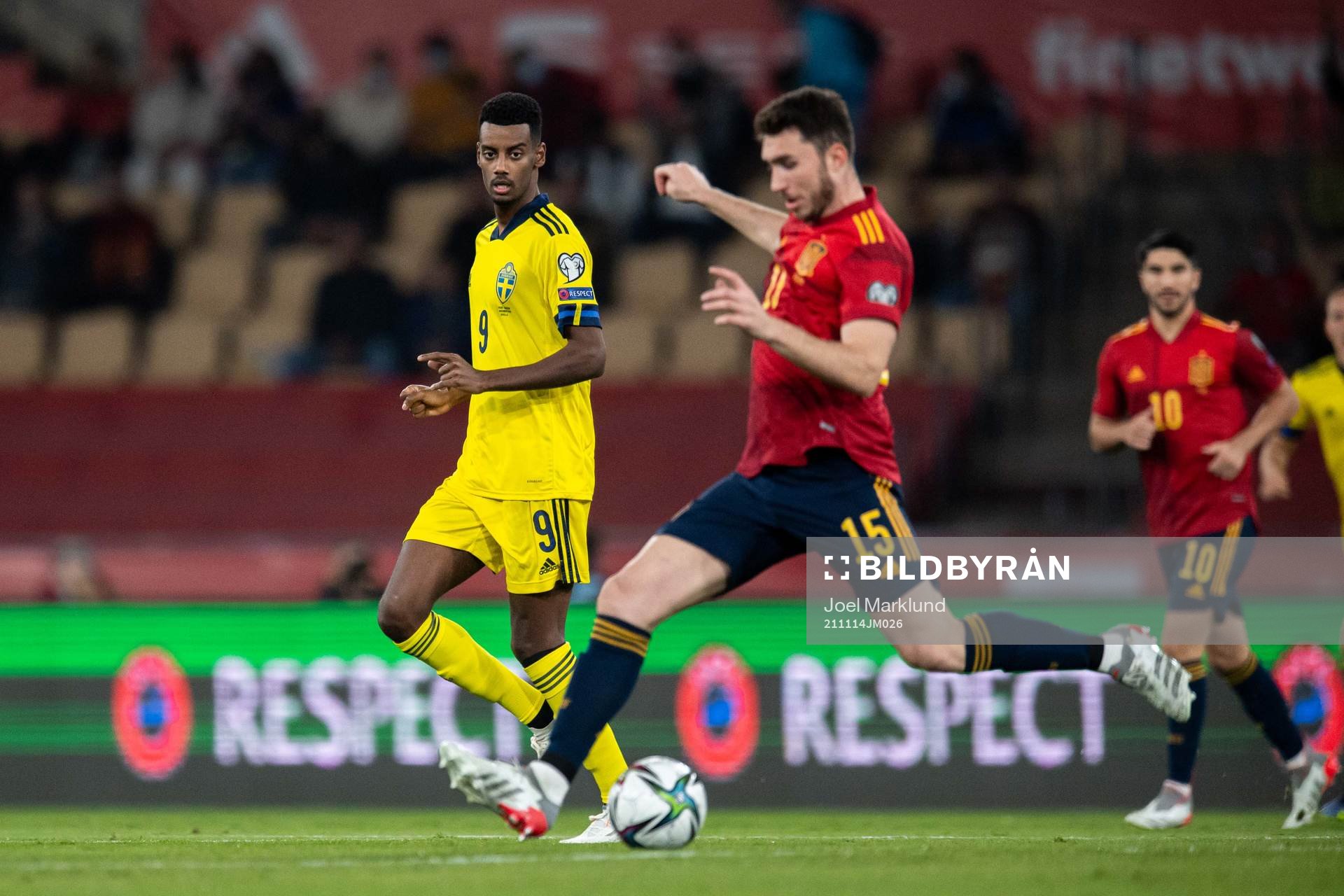 Alexander Isak of Sweden and Aymeric Laporte of Spain