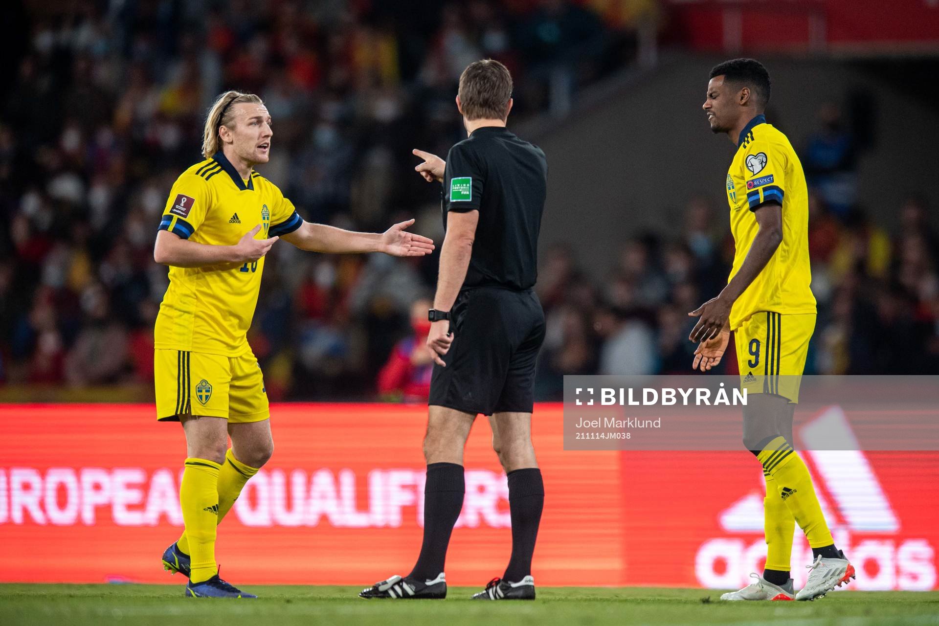 Emil Forsberg and Alexander Isak of Sweden in a discussion